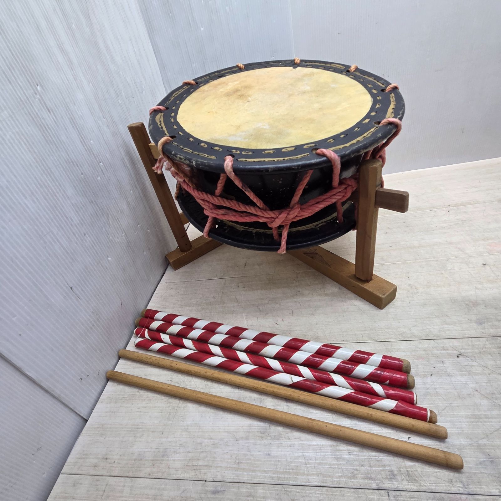11 S99884 和太鼓 たいこ 伝統和楽器 バチ付き 昭和レトロ - メルカリ