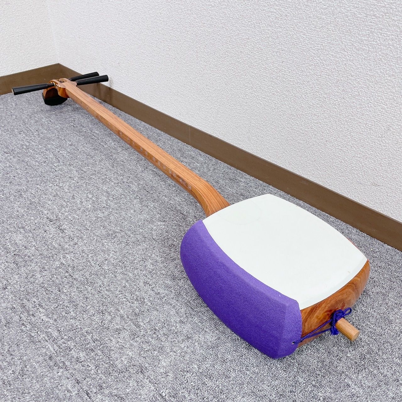 三味線 細棹 花梨 丸打胴 一本溝 撥 和楽器 - メルカリ