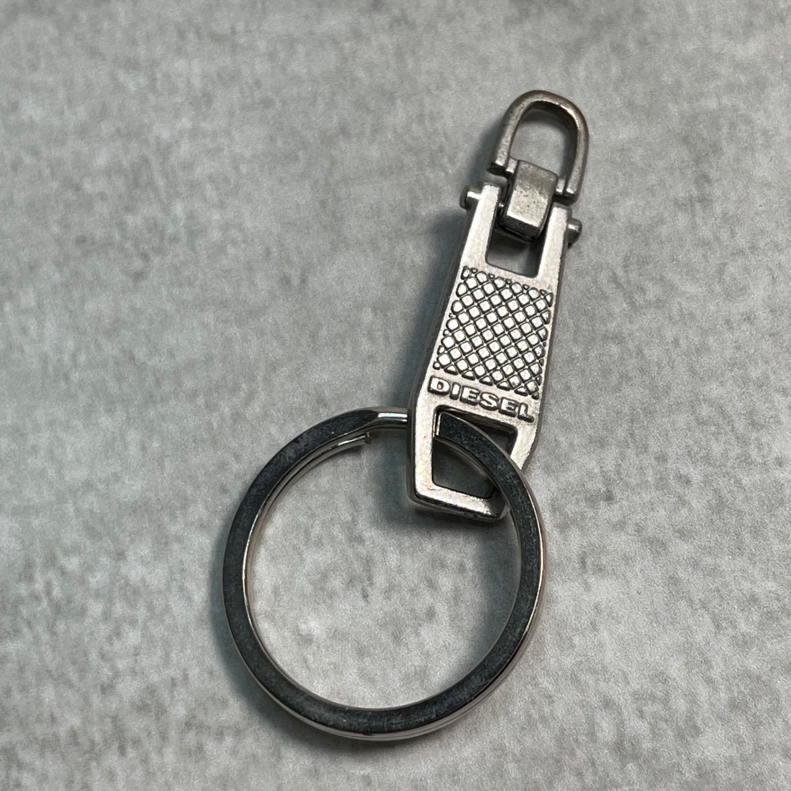 DIESEL ディーゼル キーホルダー シルバー ロゴ フック型 キーリング