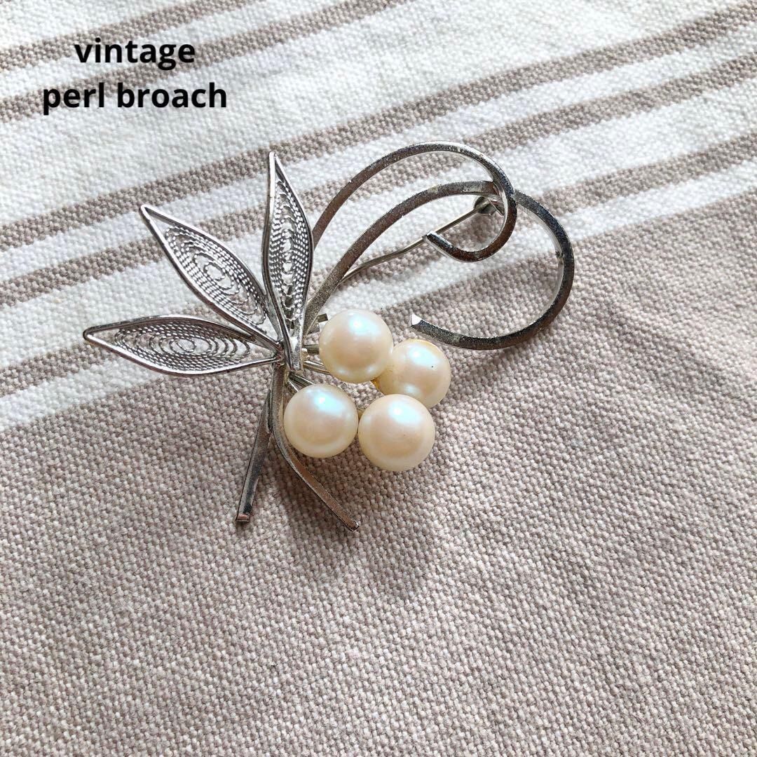 06307ヴィンテージ 本真珠パール4粒のお花ブローチ卒業式入学式