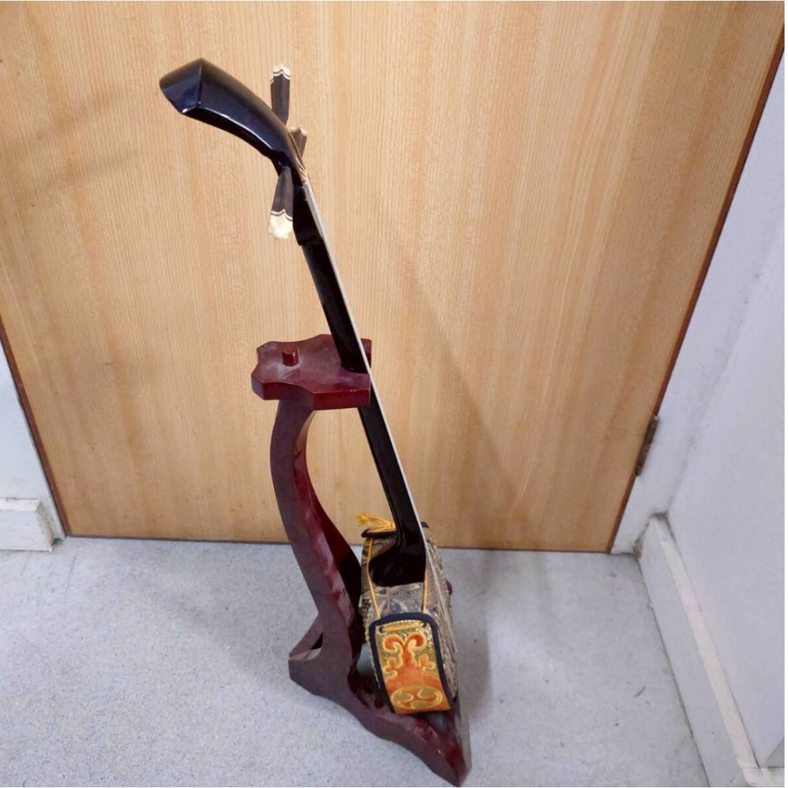 ❗️✨本蛇皮三線✨❗️】沖縄伝統楽器✨ 金糸刺繍胴巻きモデル 約414g