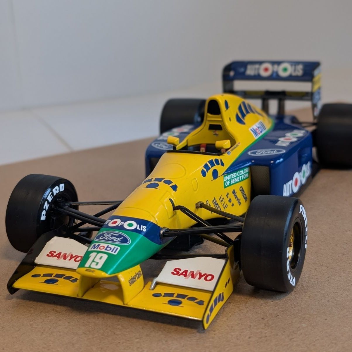 1/18 ミニチャンプス ベネトンB191 ミハエル・シューマッハ ミニカー