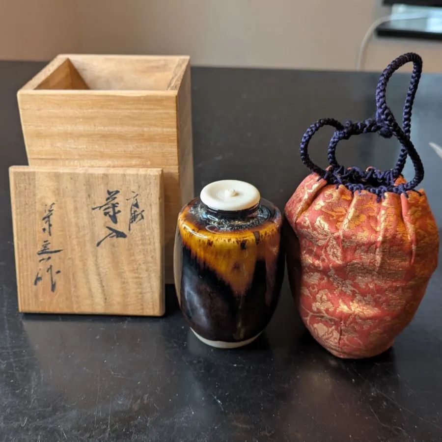 桶谷定一 肩衝茶入 中蔓牡丹唐草金襴 茶道具 茶入 骨董品 共箱 - メルカリ