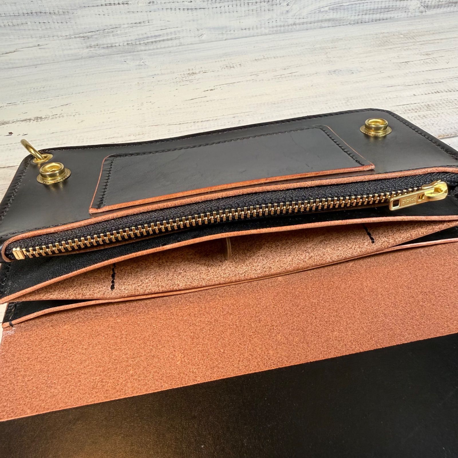 トラッカーウォレット ロング 3層】 ブラック 茶芯 ゴールド YKK