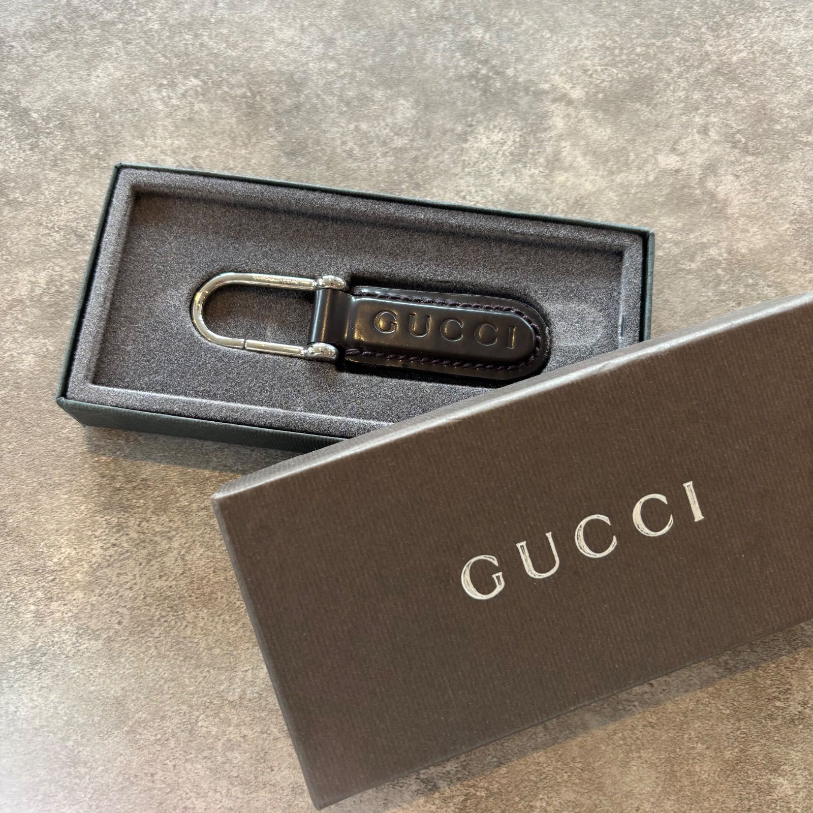 ☆ GUCCI グッチ レザー キーリング キーホルダー ロゴ入り 箱付き