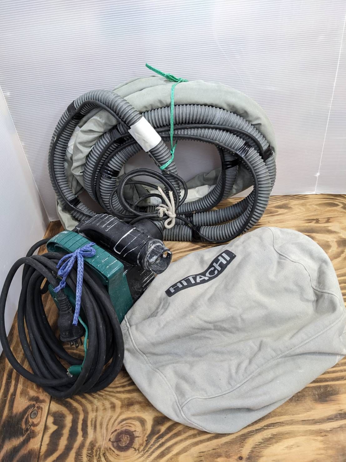 現代アート作品 松山賢 『抽象ガールと模様昆虫・白』（K.S.M.） 購入