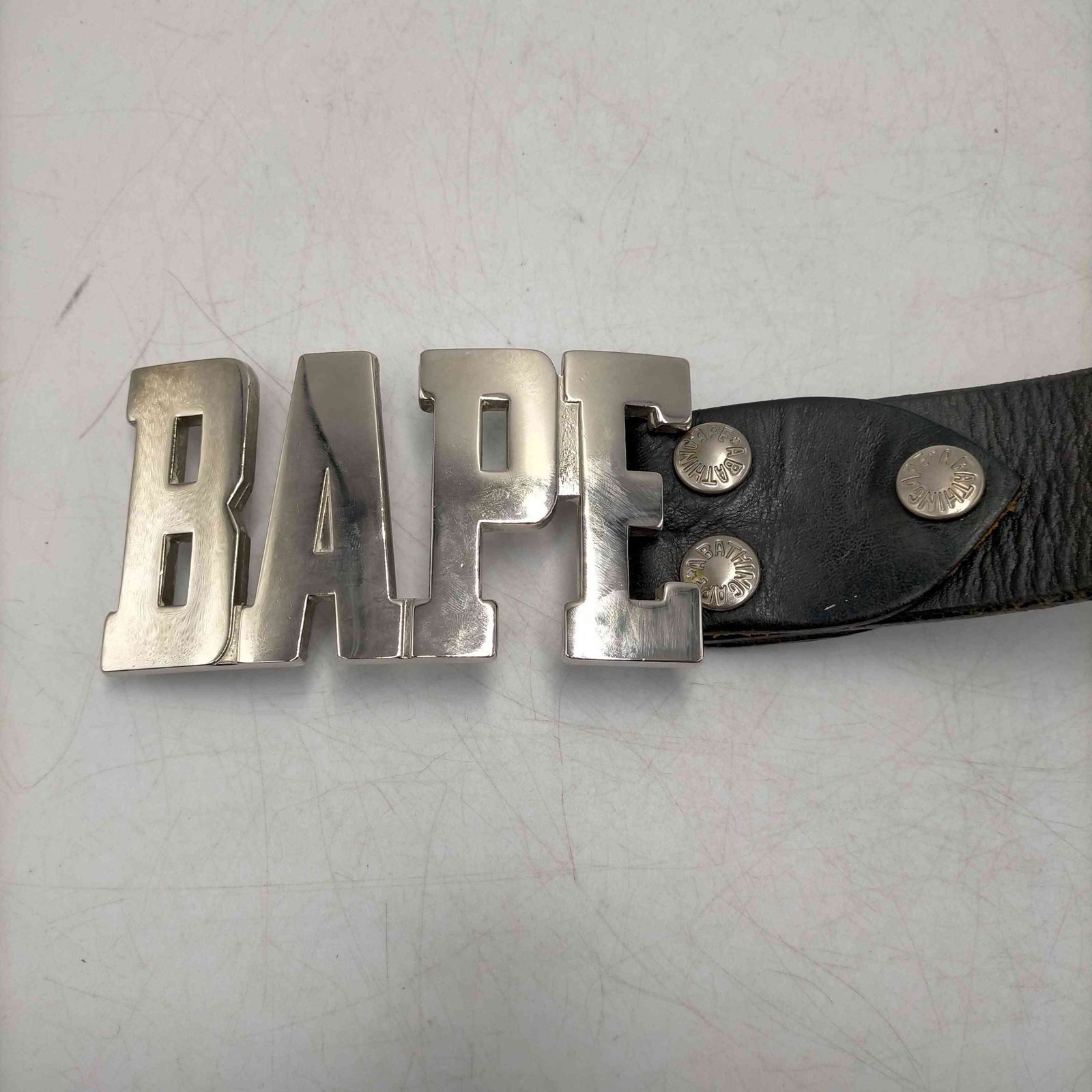 アベイシングエイプ A BATHING APE BAPE ロゴ バックル 本革 レザー