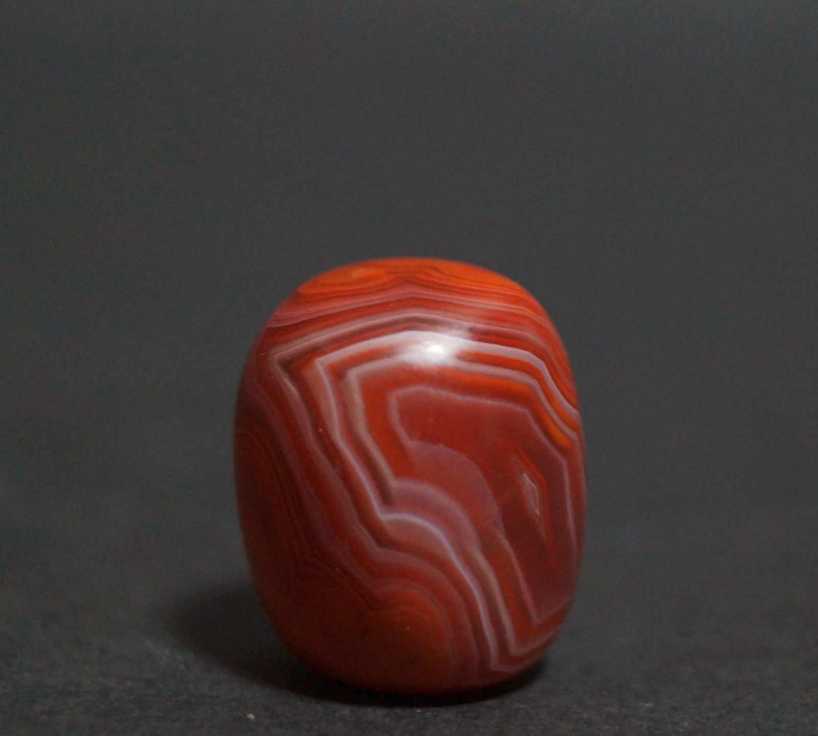 オールドチベット メノウ瑪瑙 銀線象嵌『如意六字真言天珠』大玉根付