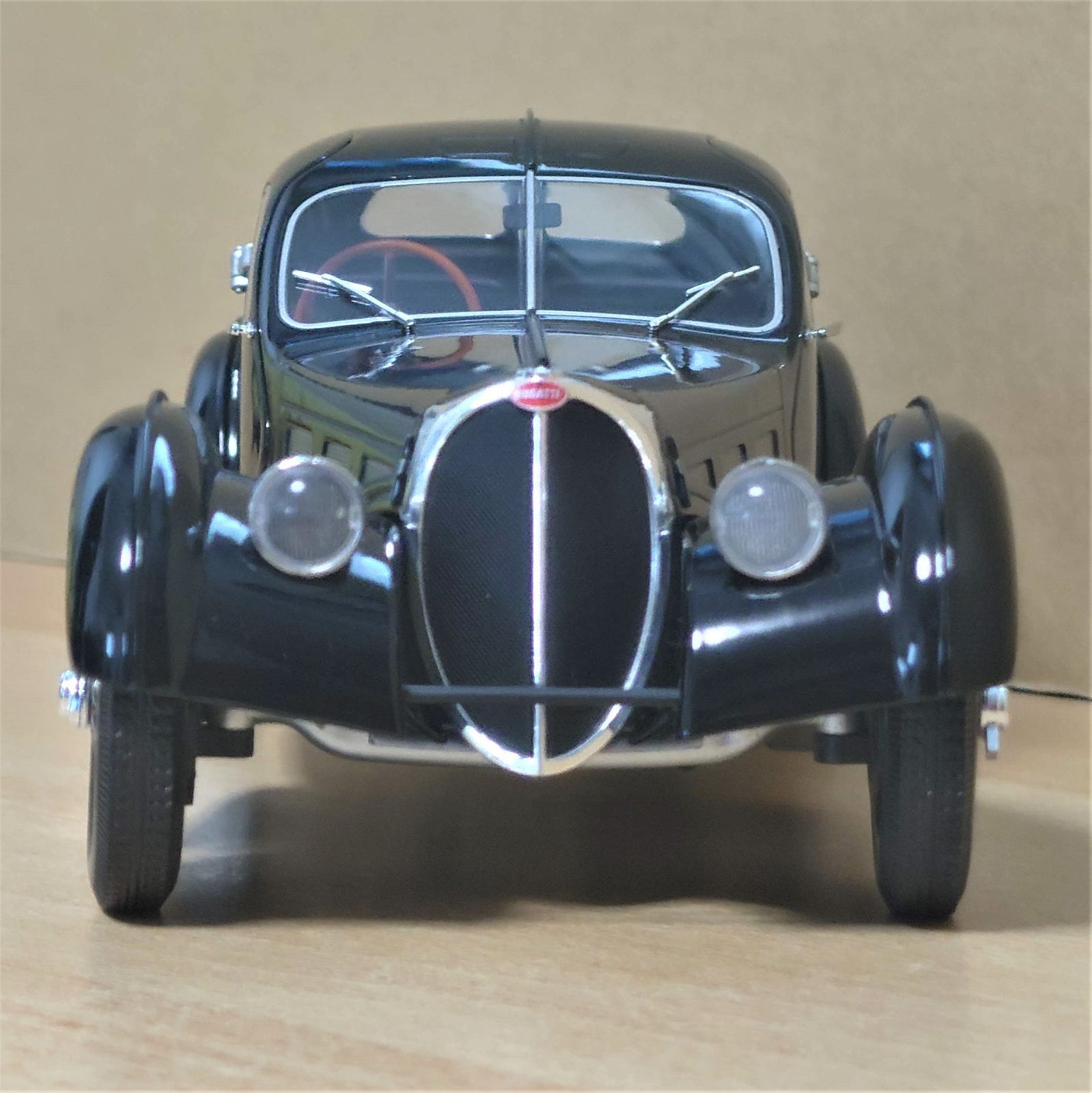 1/18 ブガッティ アトランティック タイプ 57SC ブラック ソリド製ダイ