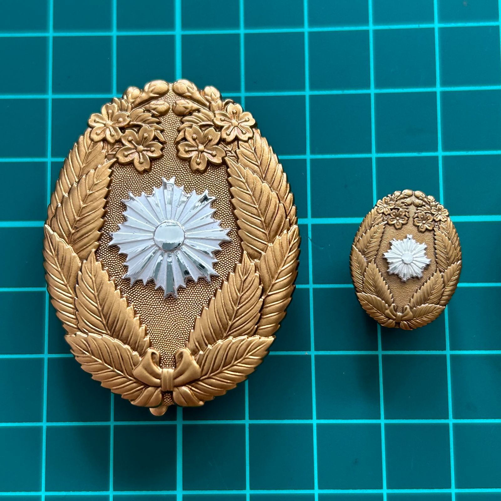 共箱入り 略章付き 警察功績章(造幣局)と愛媛県警察史発刊記念のメダル