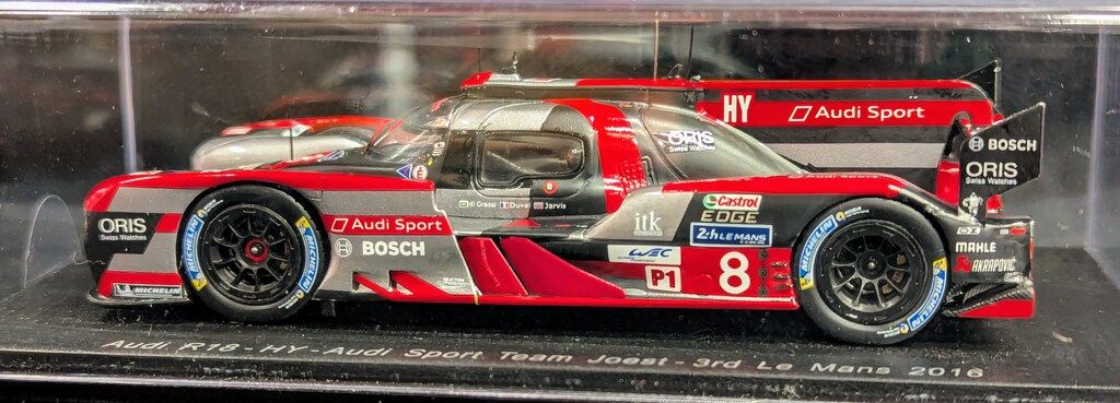 Spark model 1/43 Audi R18 No.8 LMP1 HY 3rd Le Mans 2016 Audi Sport