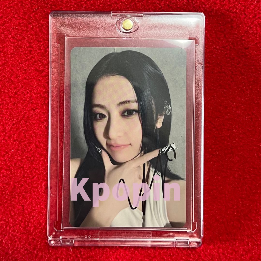 Le Sserafim ユンジン 直筆サイン入りトレカ ユニバーサルミュージック