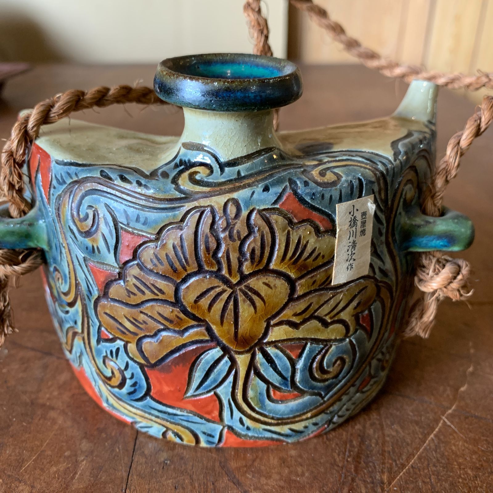 壺屋焼 小橋川清次 抱瓶 だちびん 酒器 牡丹唐草文 花瓶 花器 /HM-0137