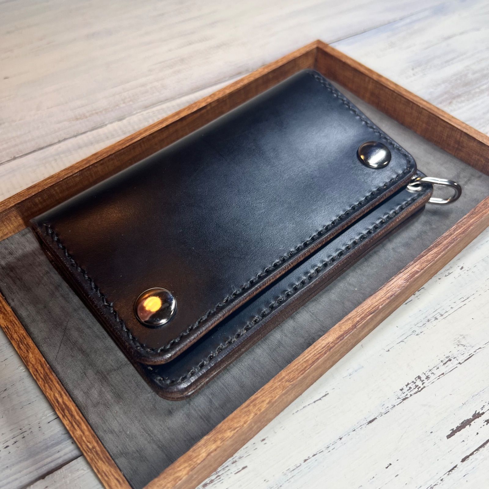 トラッカーウォレット ミドル 2層】 クロムエクセル シルバー - メルカリ