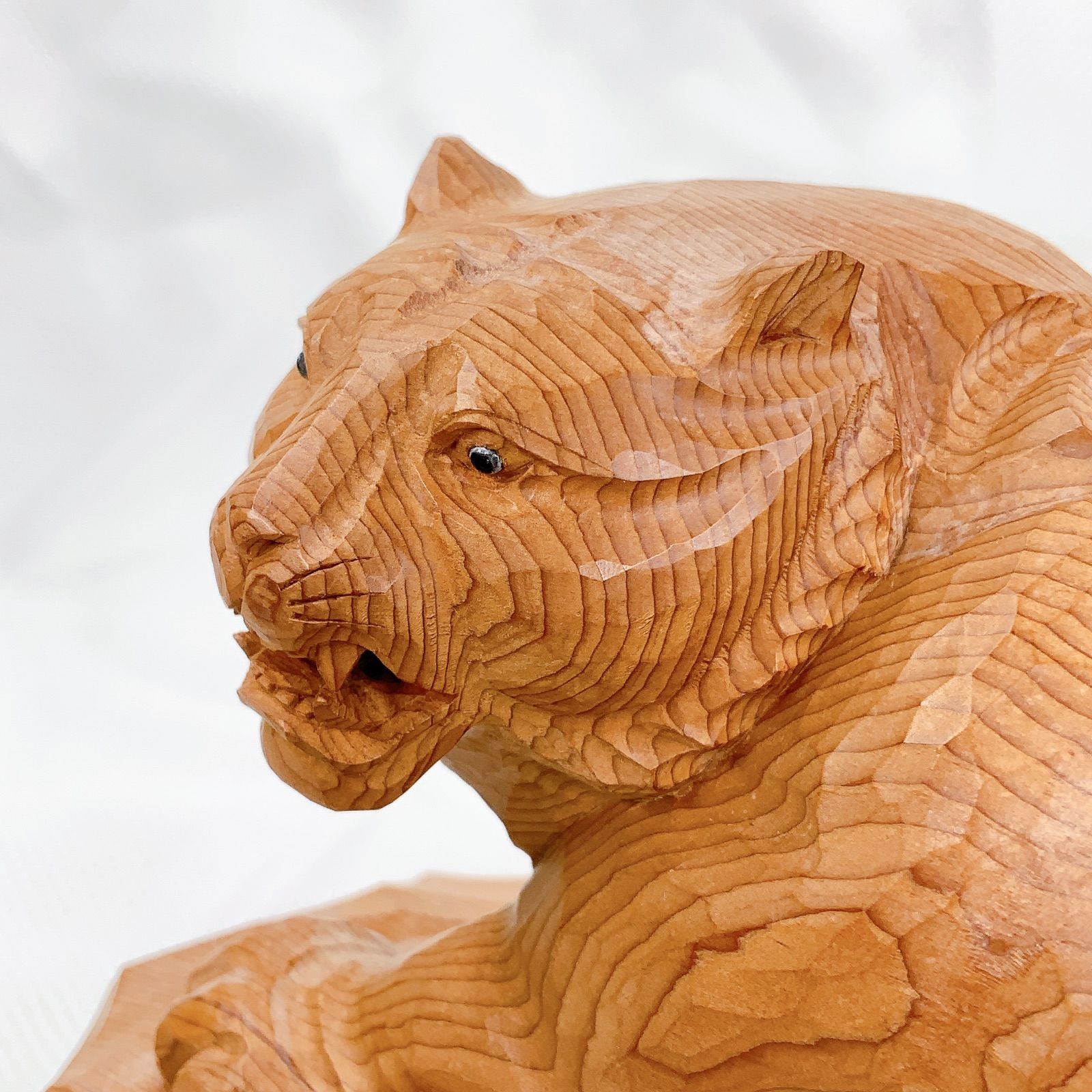 彫刻家 良之作 一刀彫 一位材 木彫 虎 寅 彫刻置物 箱あり ew - メルカリ