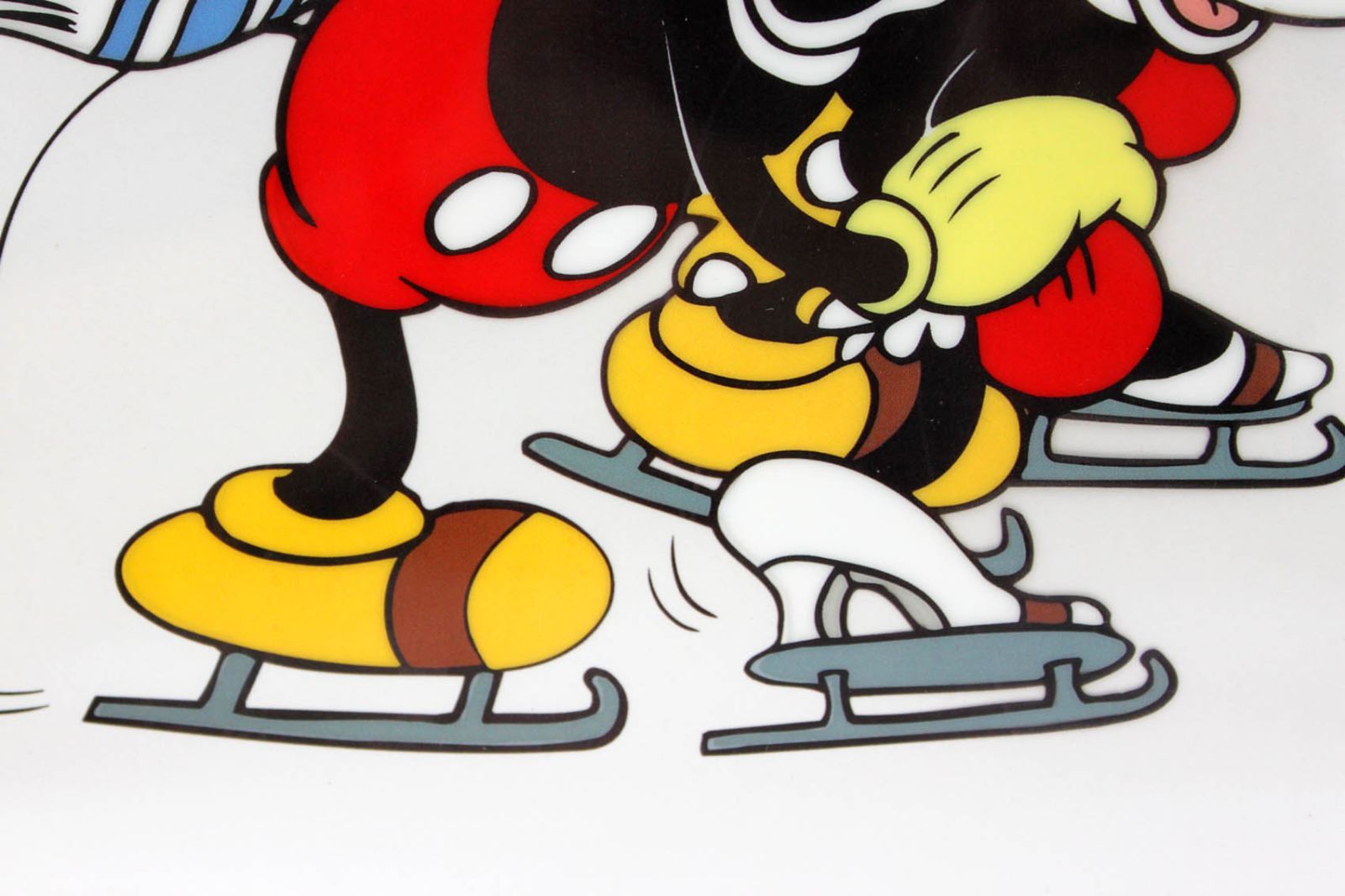 ディズニー セル画「氷上のミッキー&ミニー」展示用フック付 額縁