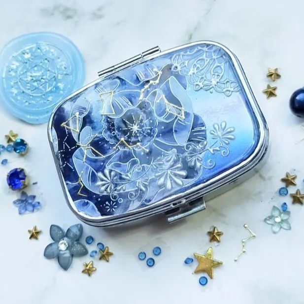 青薔薇のピルケースver.3 ハンドメイドピルケース レジンピルケース