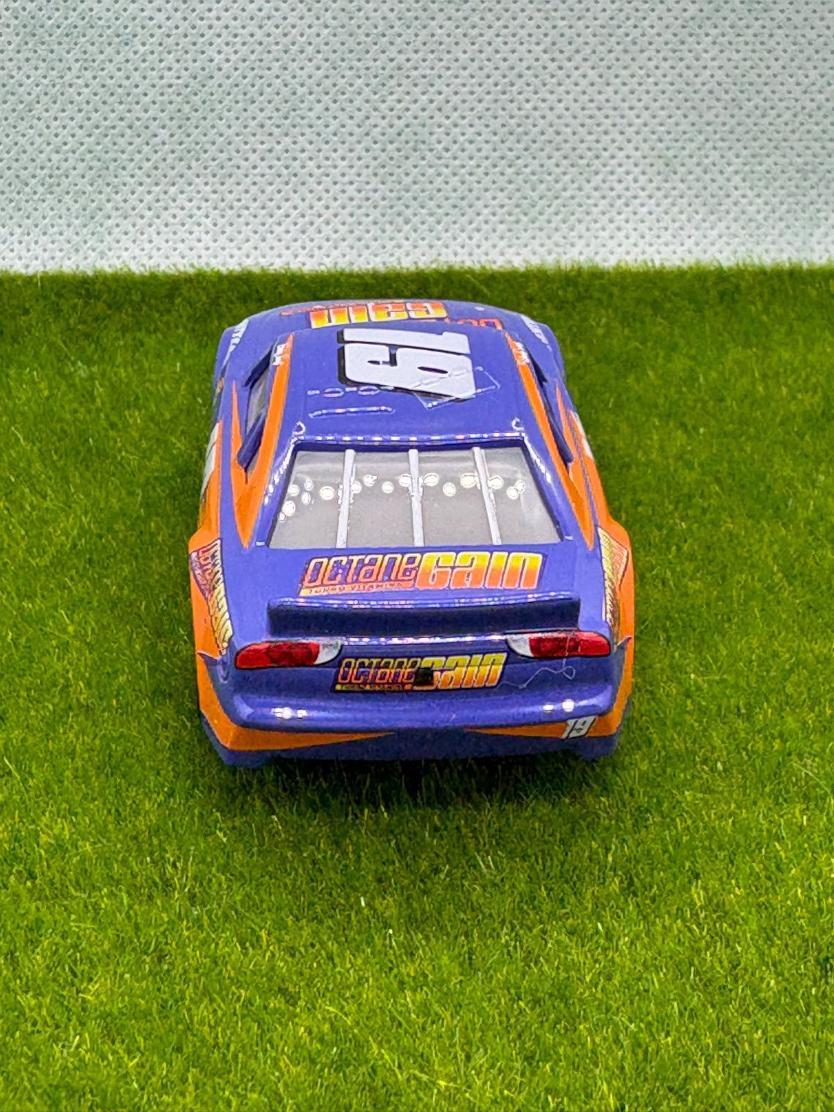 新品】カーズ ミニカー ボビー・スウィフト19番 - メルカリ