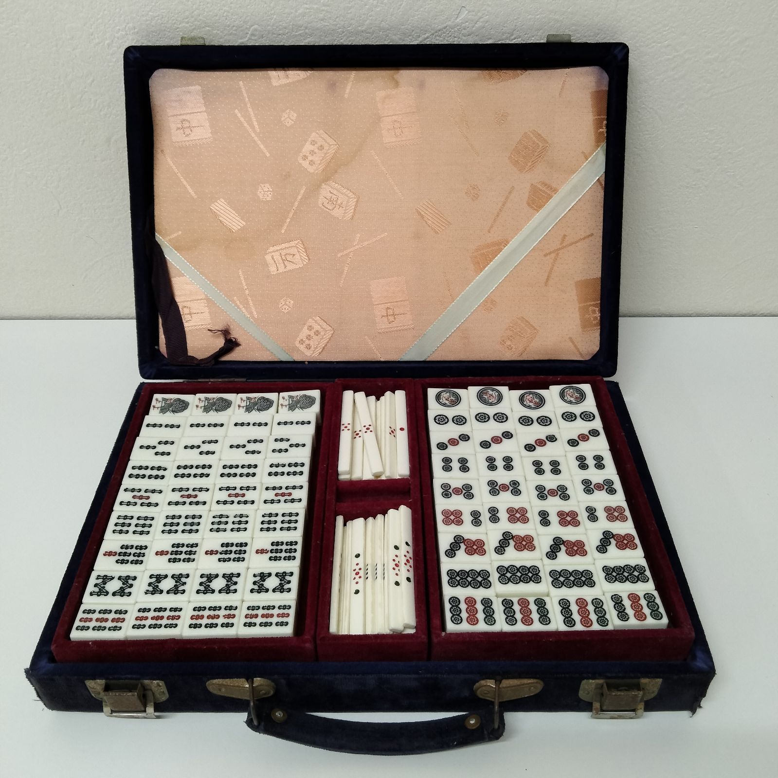 N-5690] 麻雀牌 セット 136牌 ケース付き - メルカリ