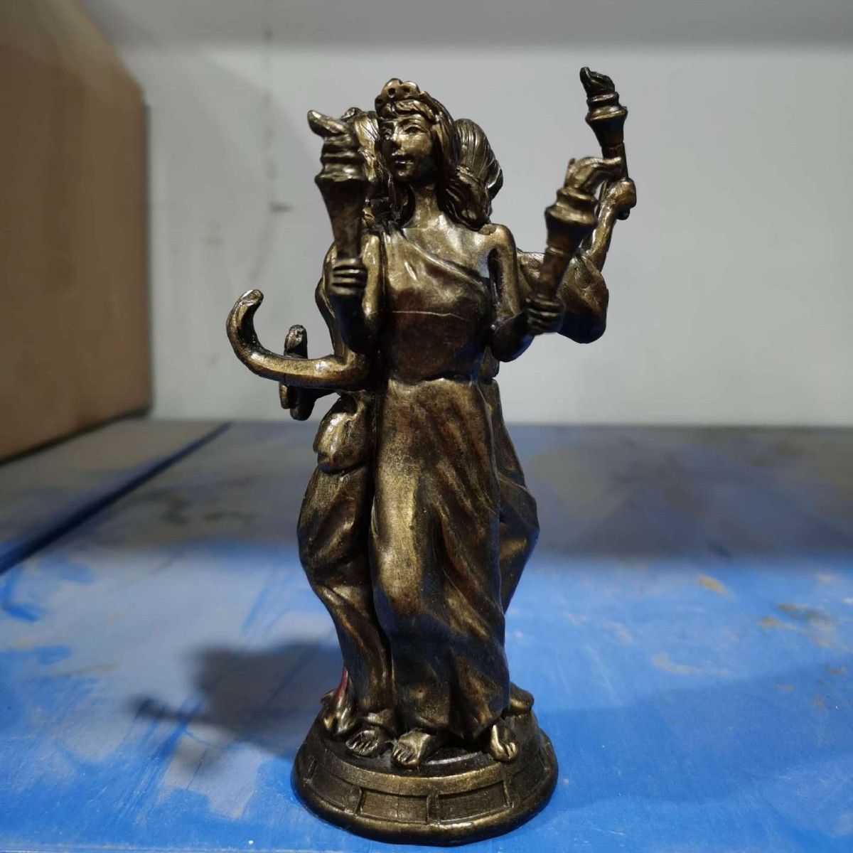 自由の女神の置物 自由の女神像 ギリシャ神話 女神 ヘカテー ヘカテ