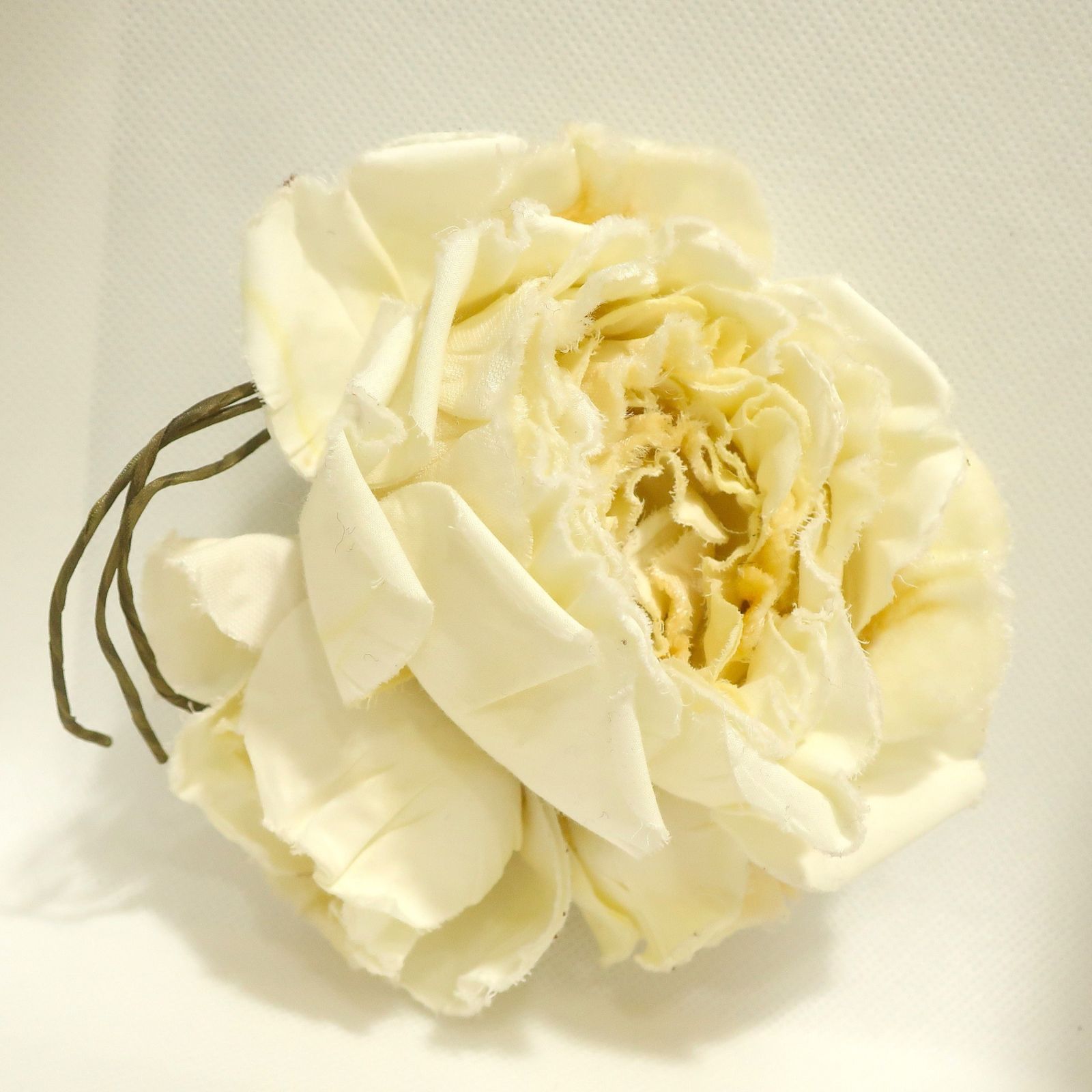 ピンクハウス系☆上品な薔薇コサージュ 大ぶりのバラにつぼみ 布風