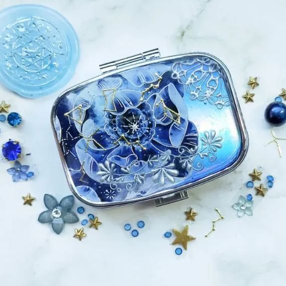 青薔薇のピルケースver.3 ハンドメイドピルケース レジンピルケース