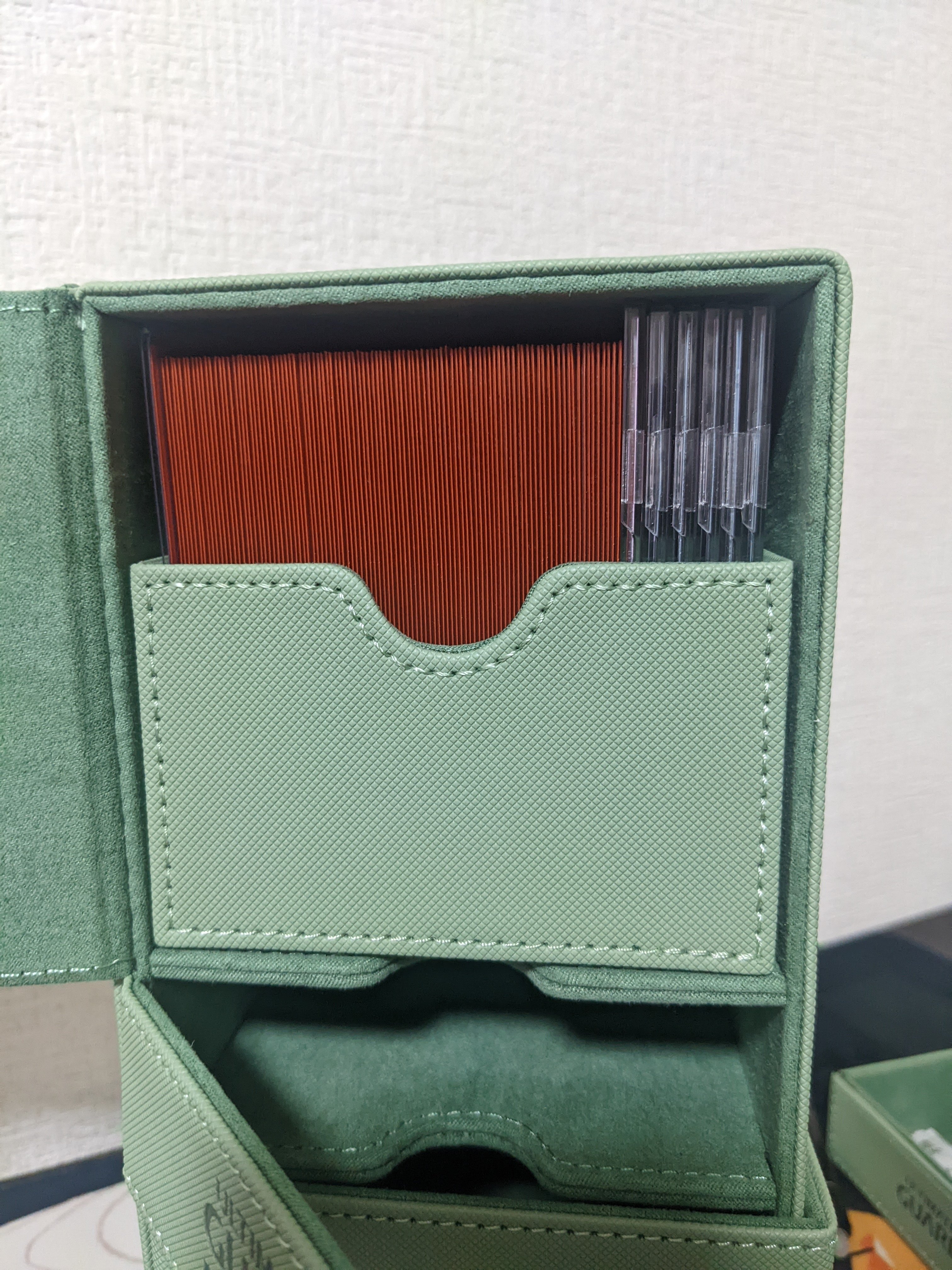 国内最速？】TWIN FLIP'N'TRAY 266+ UlTIMATE GUARD デッキケース商品