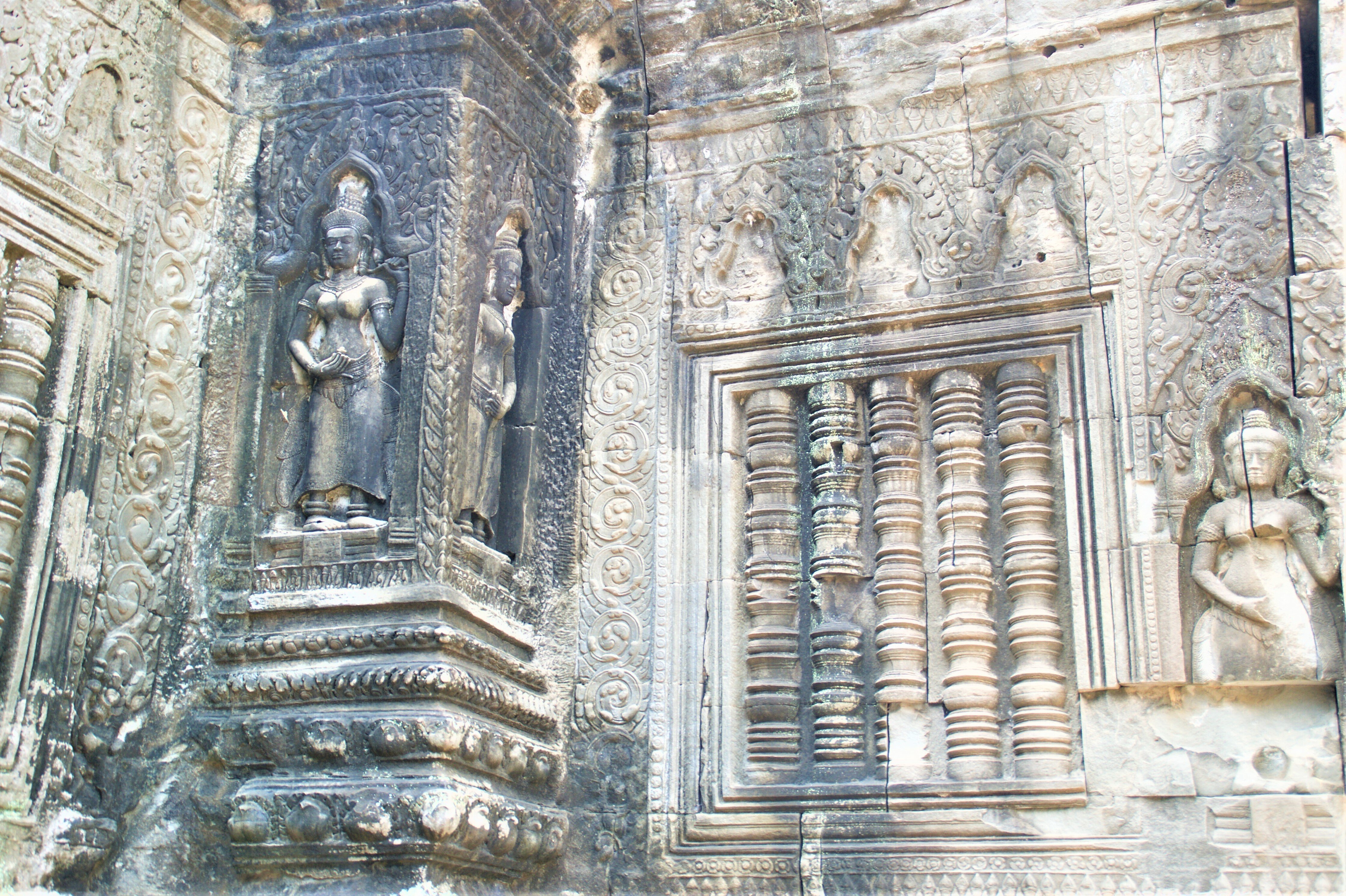 アンコール遺跡群 ⑨ 削りとられたレリーフ（彫刻）｜食の工房オフィス