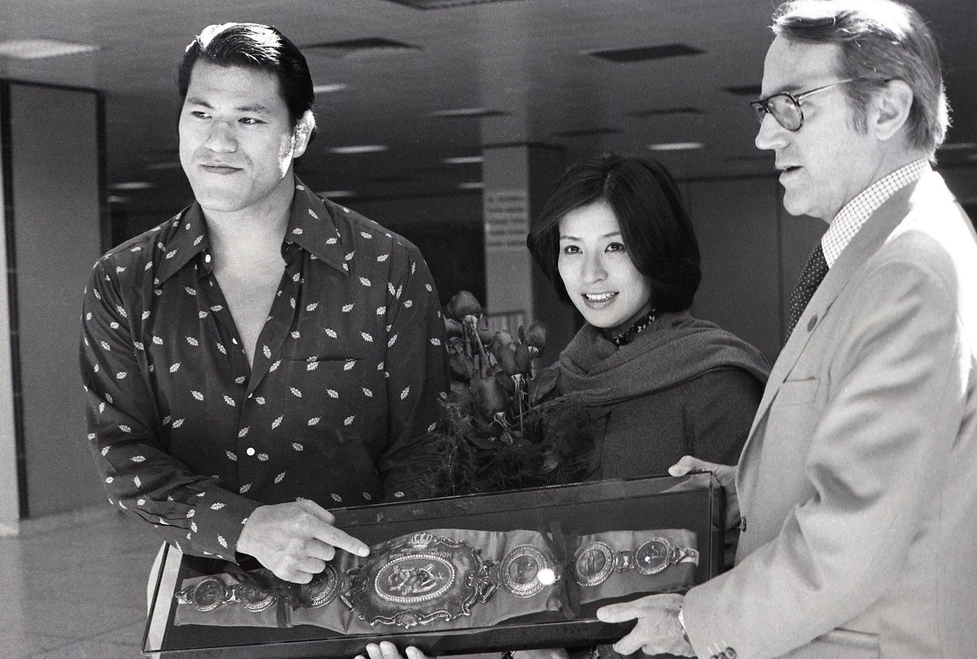 ベテランカメラマンが述懐…猪木さんの節目には倍賞美津子さんの姿が