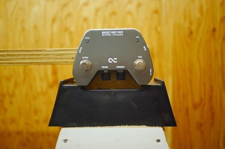 これが新時代のオクターブファズ！One Control Rocket Grey Fuzz、坂本