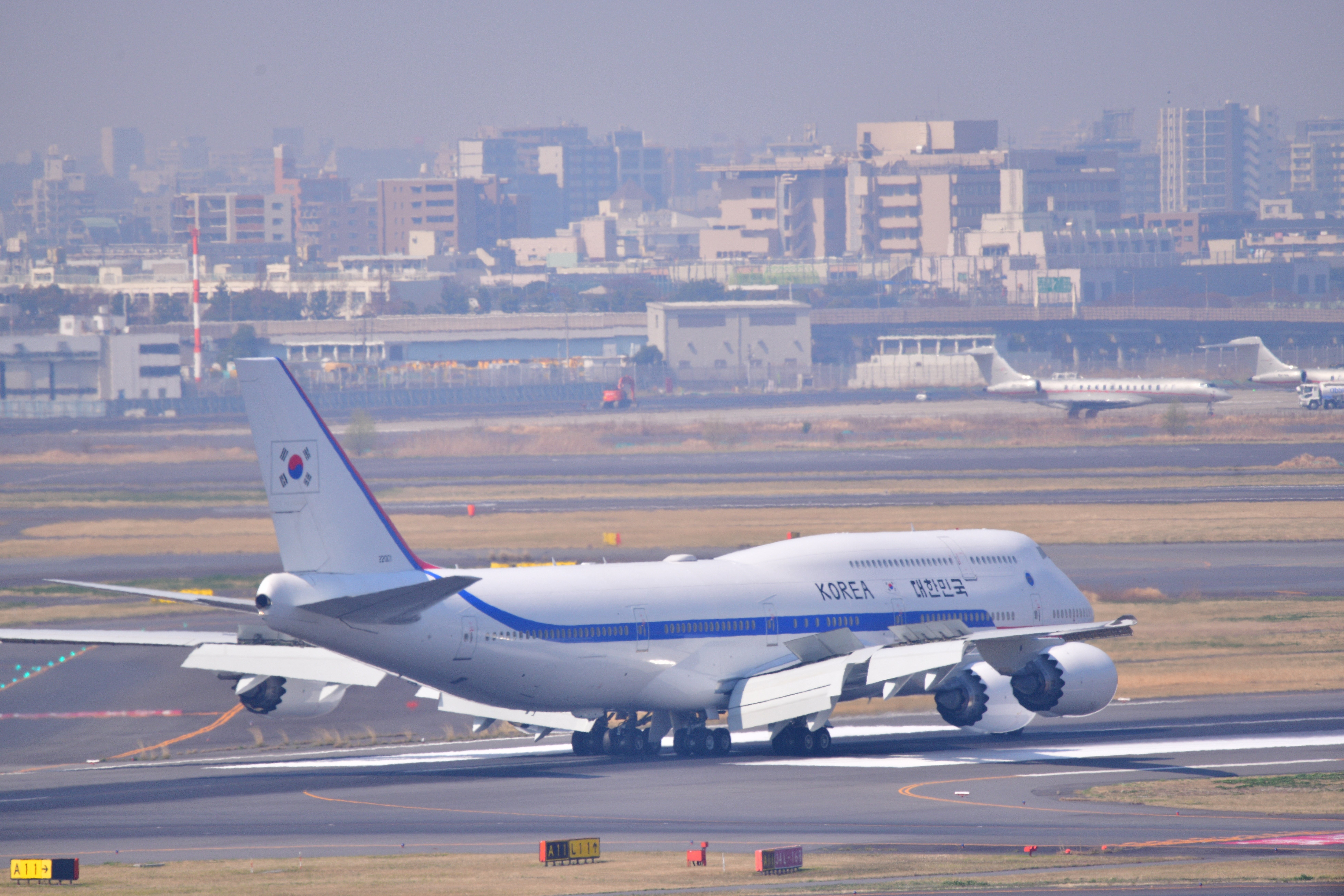 韓国大統領専用機ボーイング747-8、羽田空港初飛来｜ユキカゼ（深水千翔）