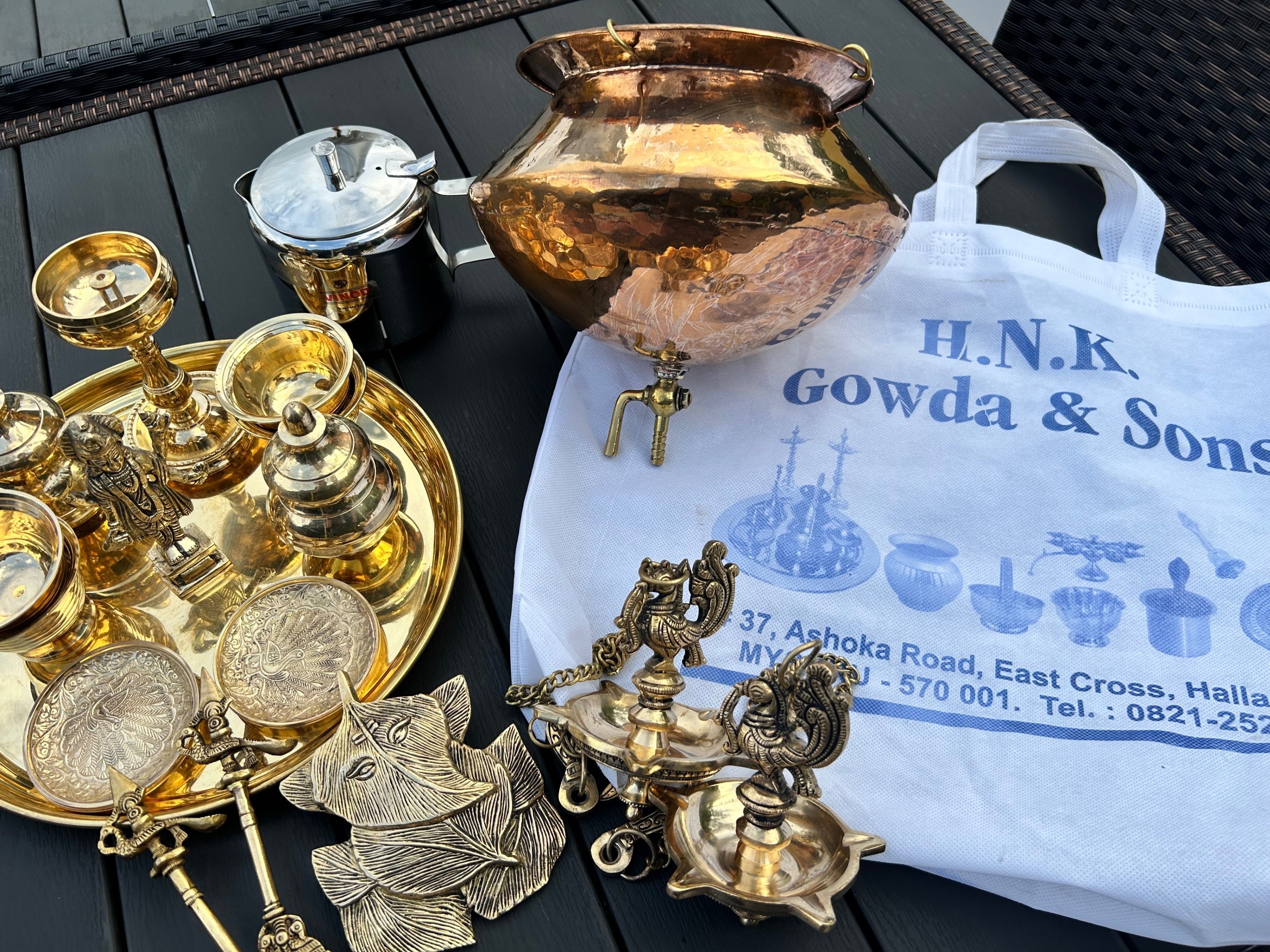 インドのかっぱ橋 『HNK GOWDA＆SONS』さんでシロダーラポットを購入