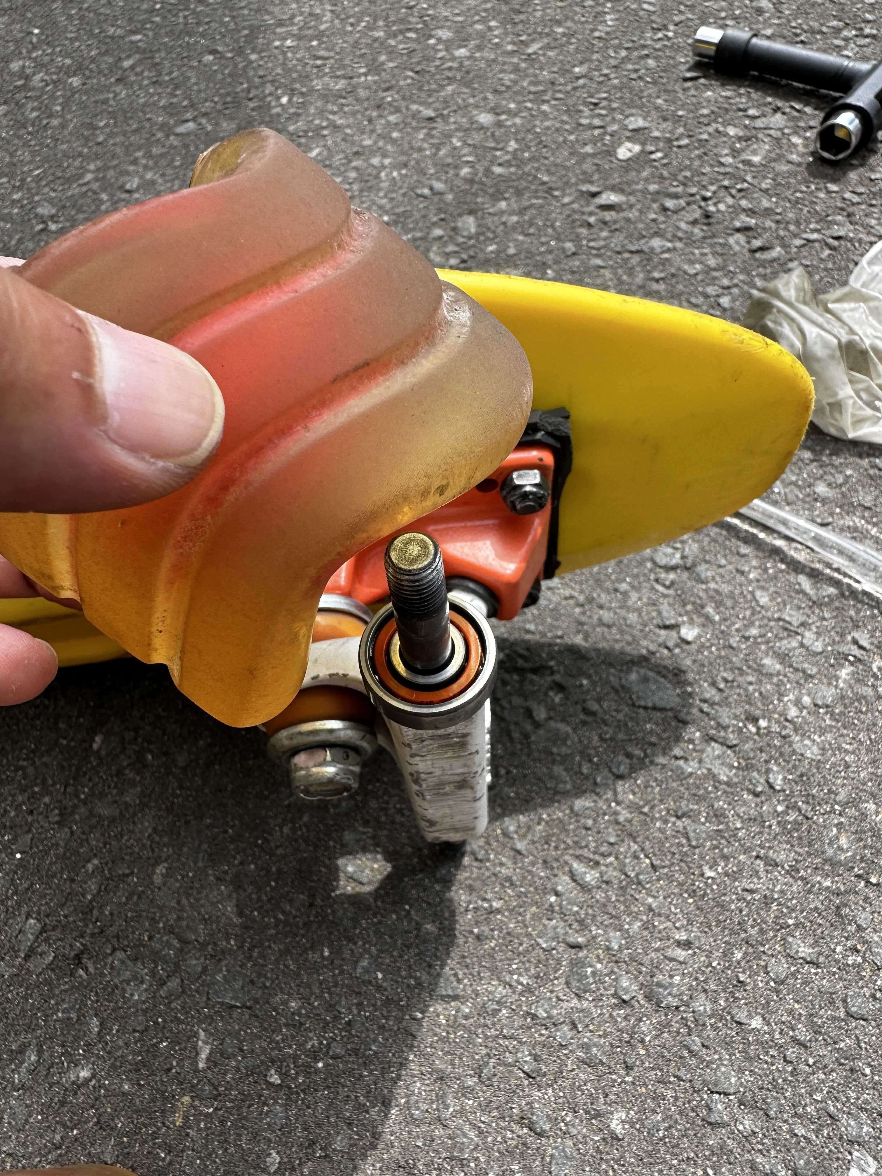 乗り心地が格段に上がるウィール SHARK WHEEL（シャークウィール