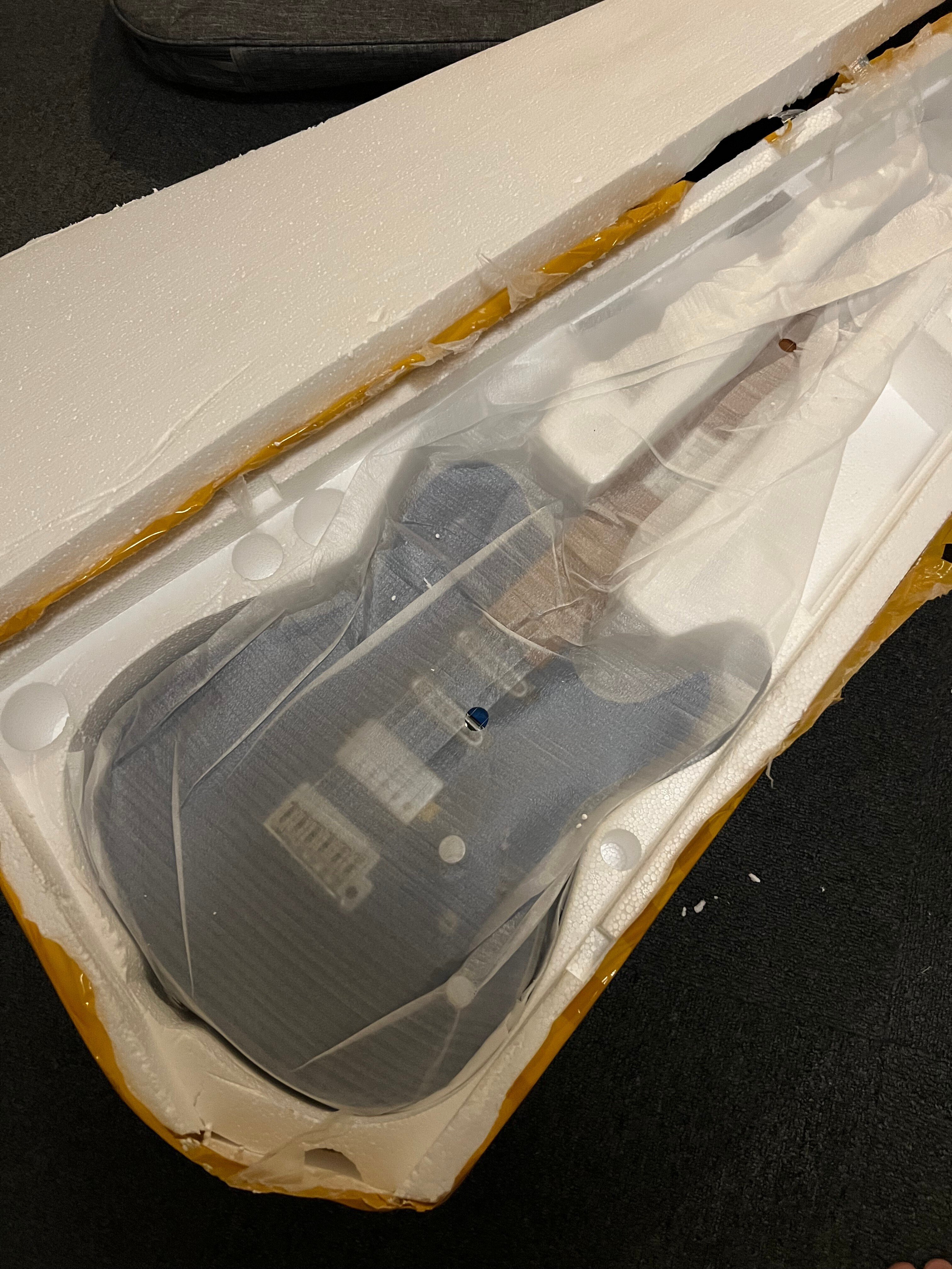 やばい]2万円台なのにローステッドメイプルにステンレスフレット Grote