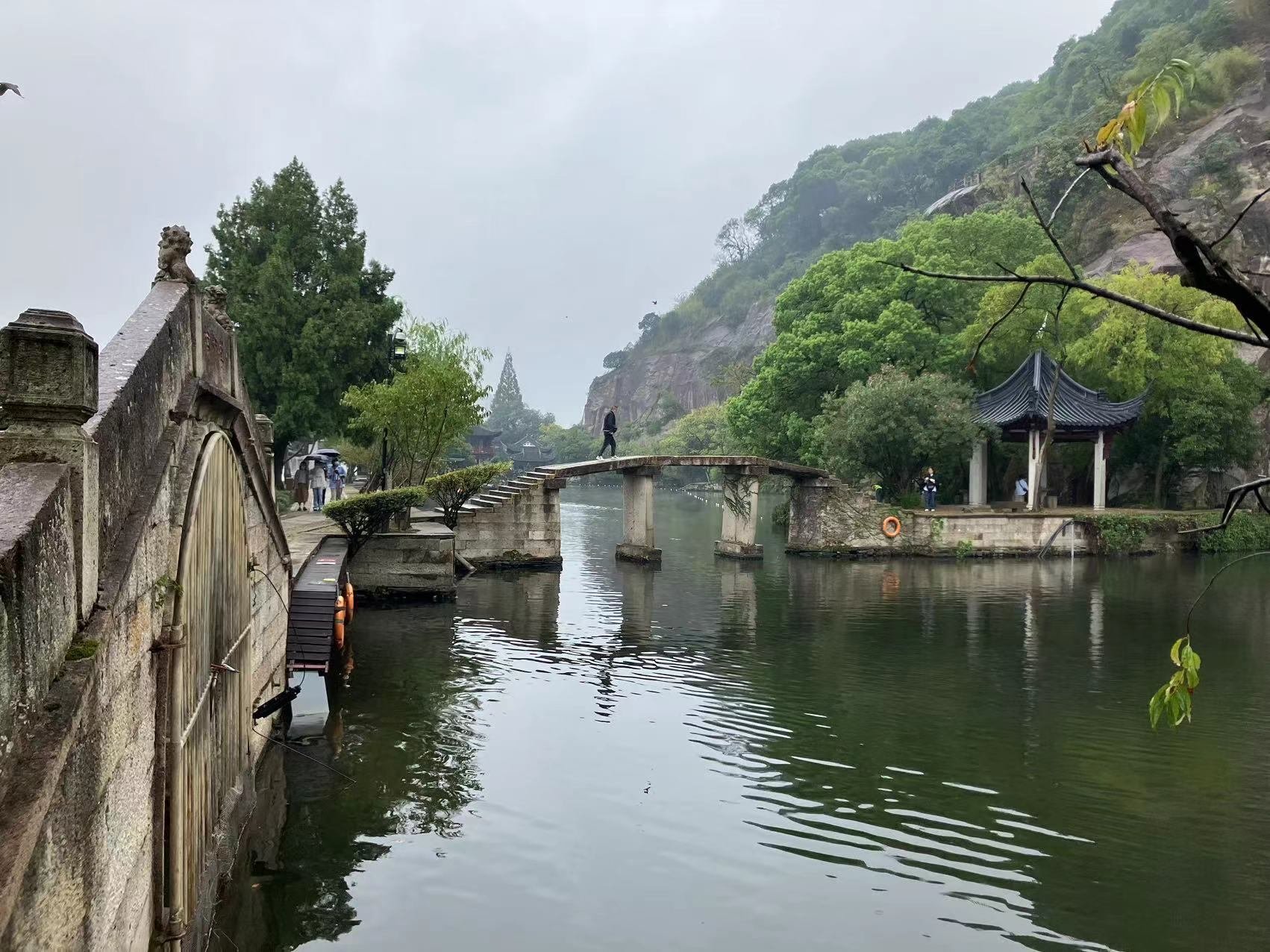 紹興酒の街の神秘的な湖「東湖風景区」へ｜小羊（シャオヤン）@中国情報