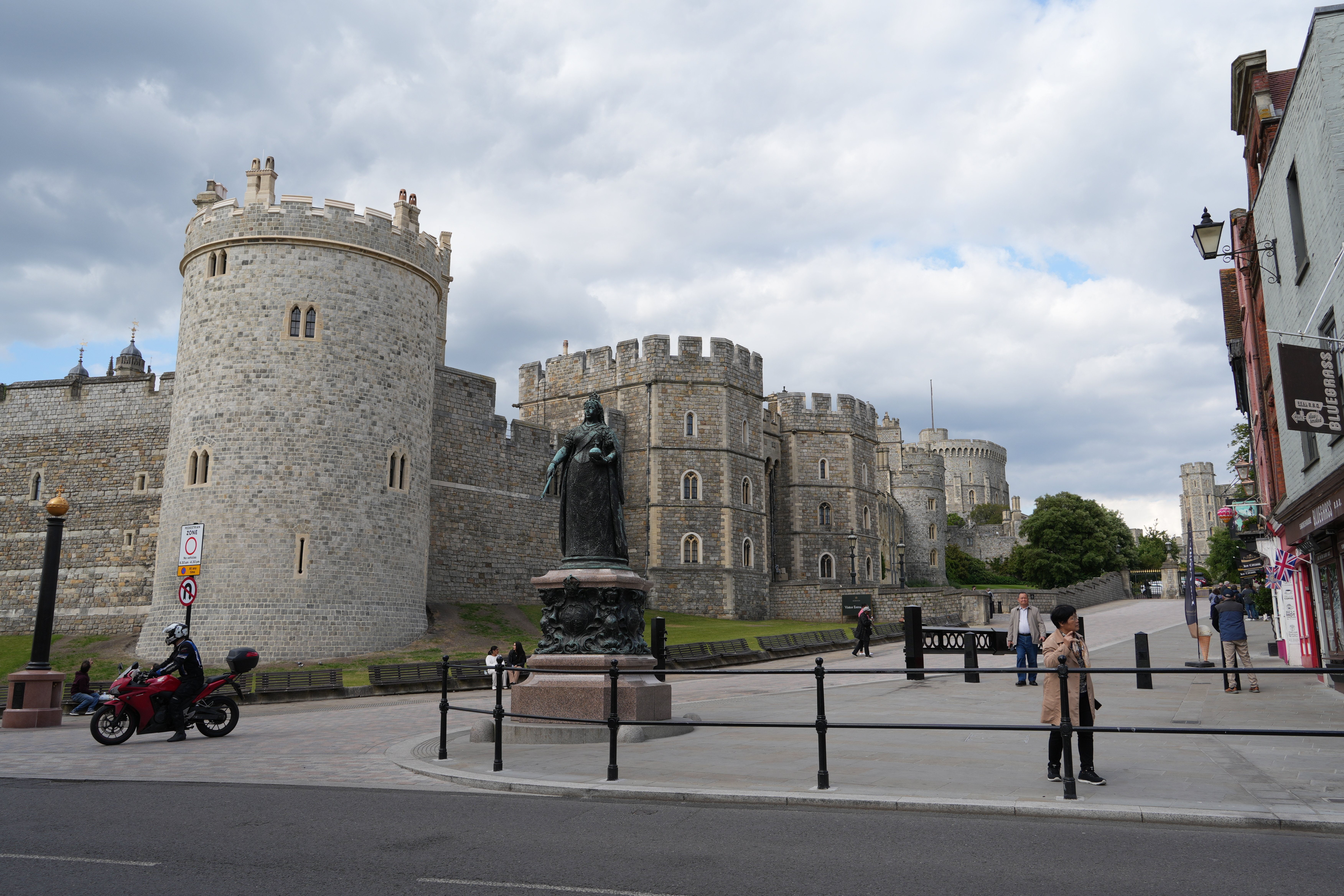 イギリス】 義家族ロンドン観光 - ストーンヘンジとウィンザー散策