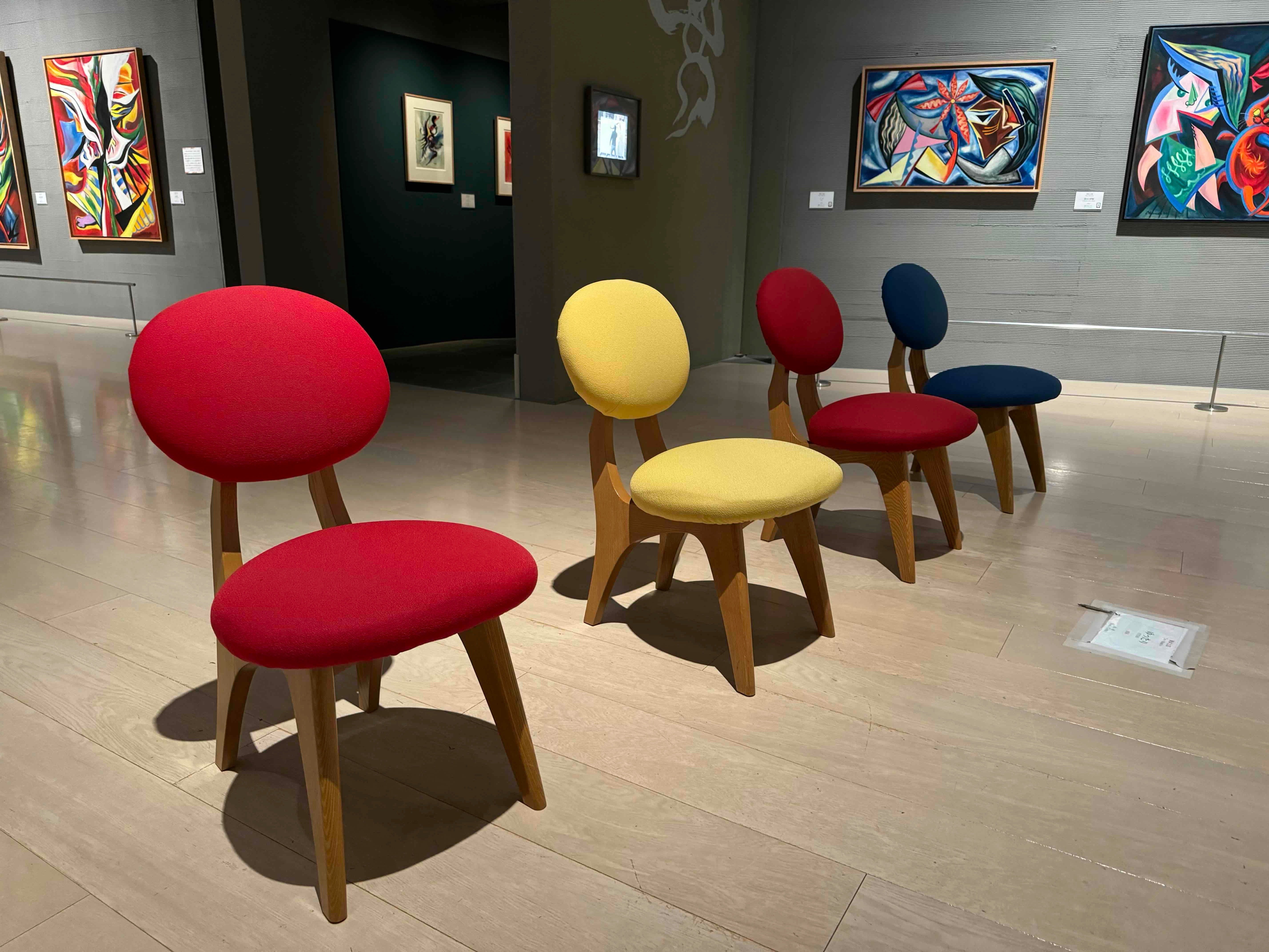 ○美術館の名作椅子#12○川崎市岡本太郎美術館｜mata