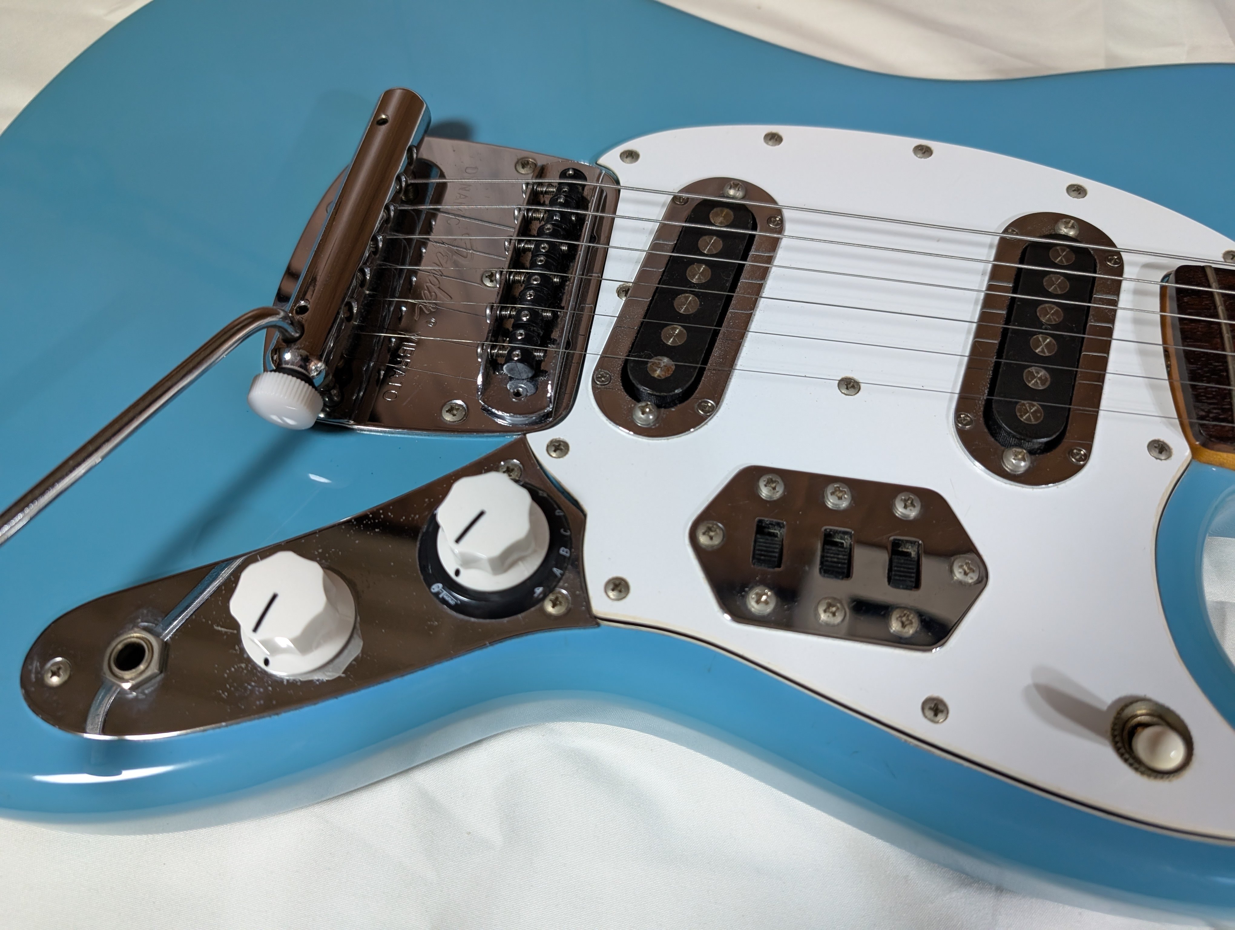 大好きなキャラをイメージしたギターに改造｜歌月工芸