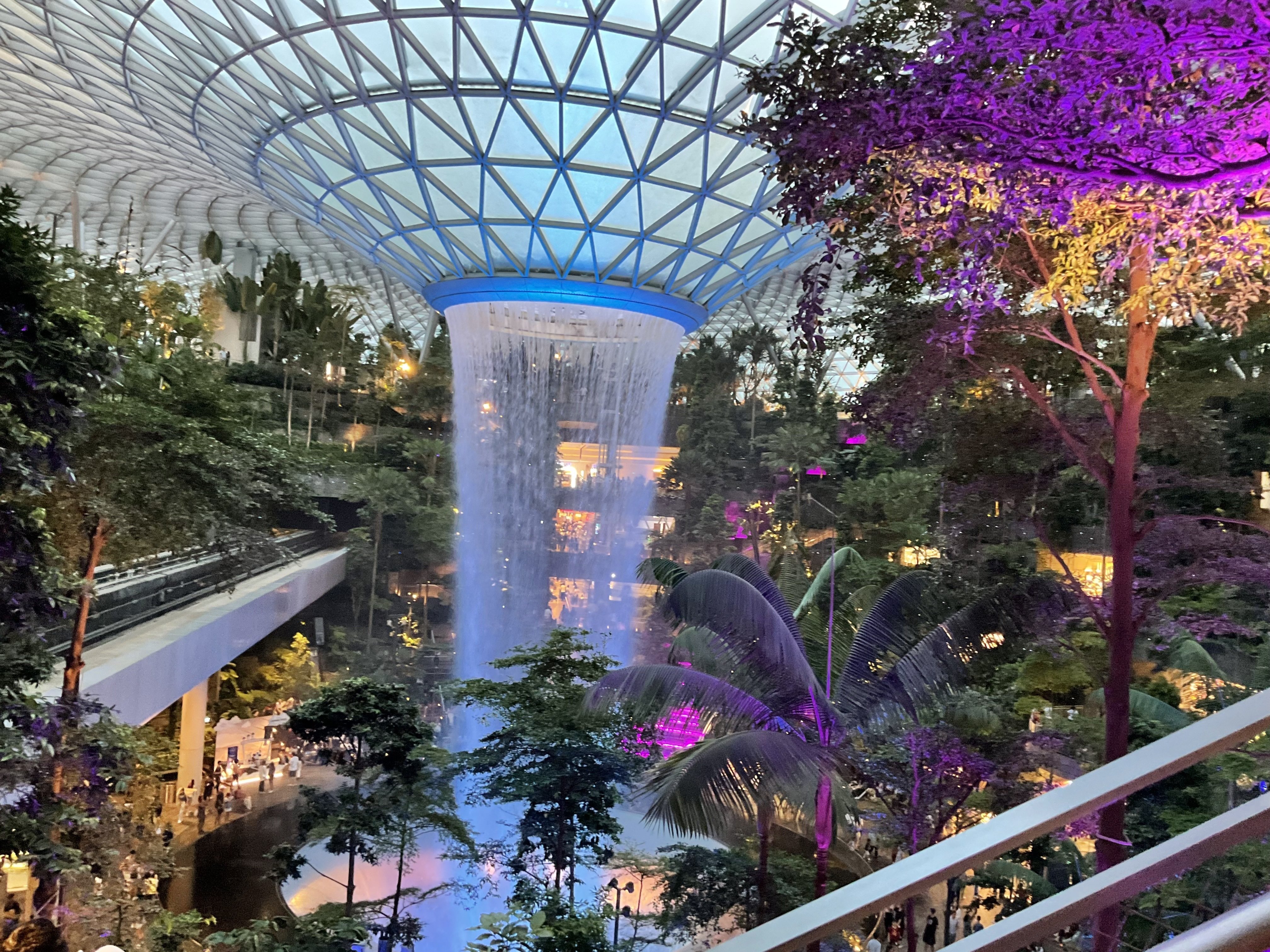 シンガポールのジュエル”JEWEL”｜Tim Tam