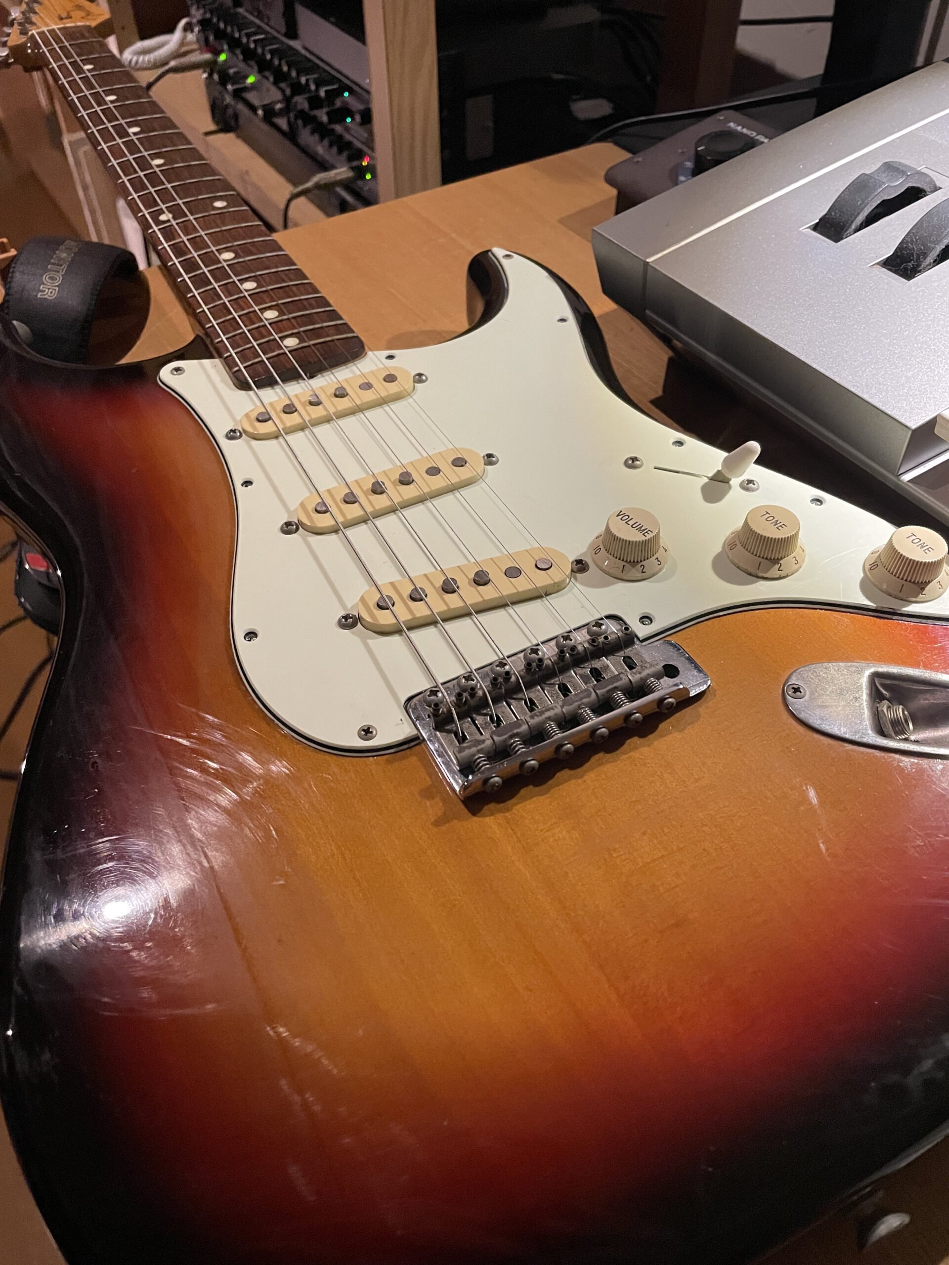 ストラトキャスター】 ラッカーペイントをやってみよう｜kyoichirokawamoto