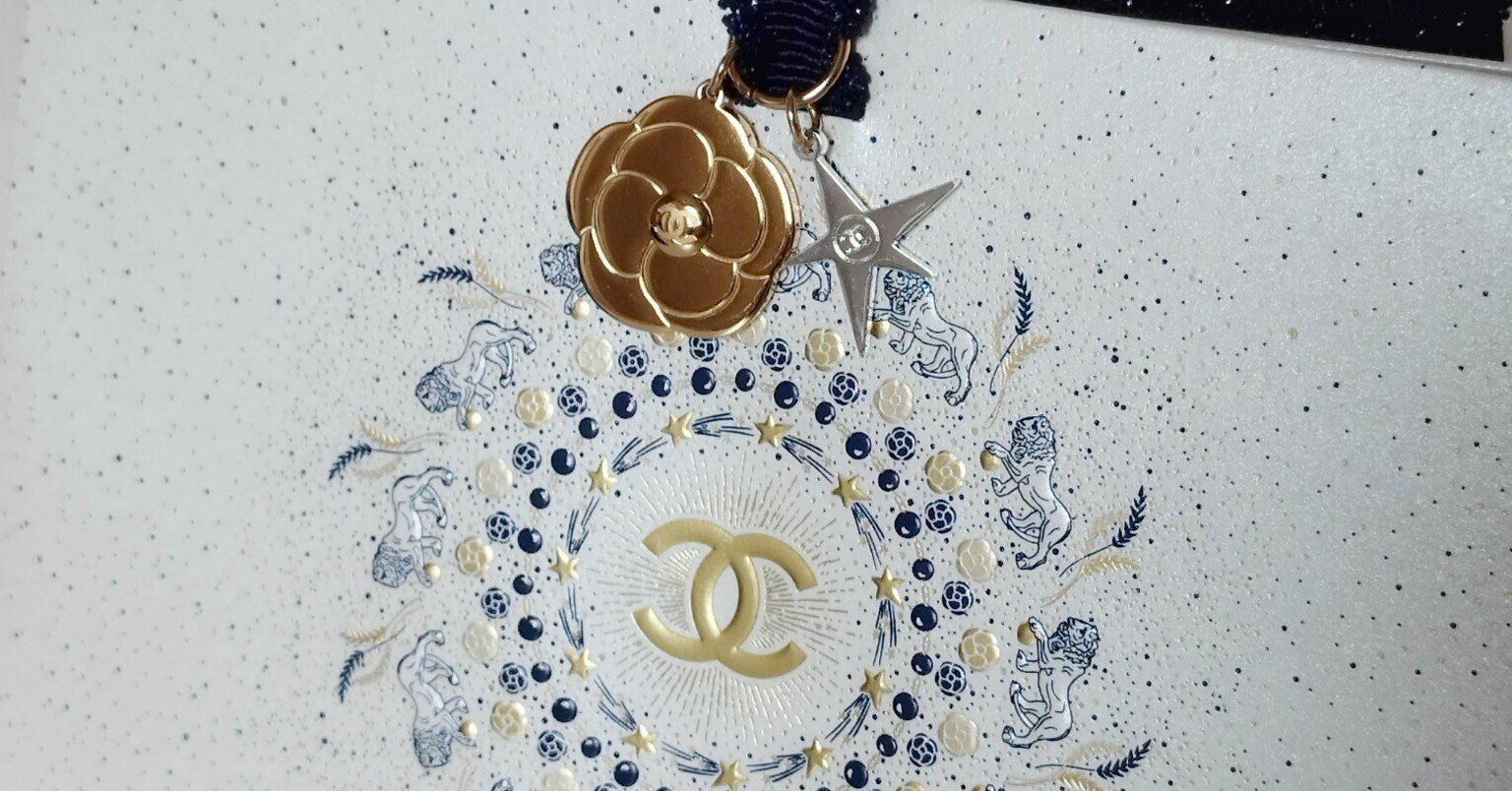 CHANELの今年のホリデーのチャームをレビューしながらパリコレやDIOR