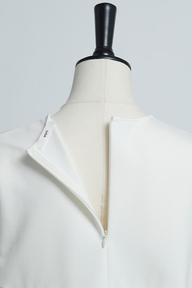 yori(ヨリ)の「ぬくぬくヘムフリルブラウス【2022AW】12月中旬発売予定