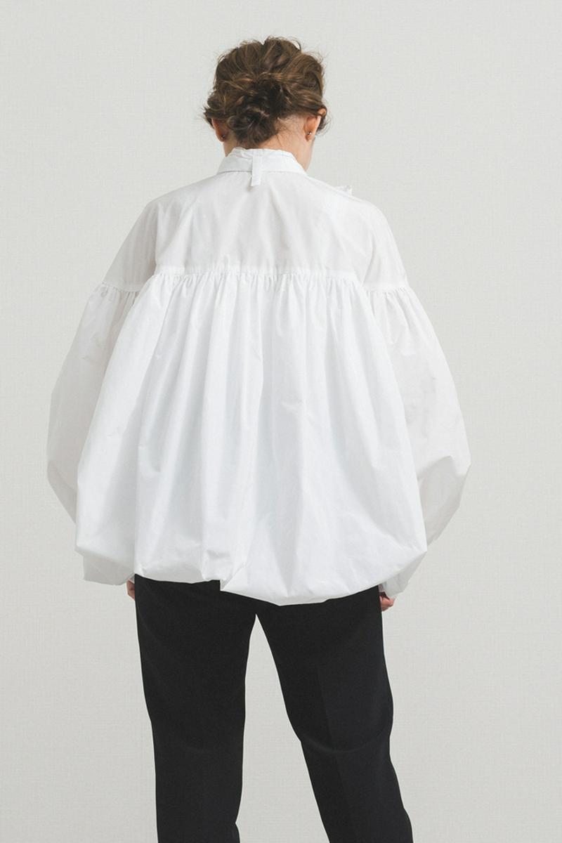 yori(ヨリ)の「【11/10 pm12:00新色入荷！】リボンバルーンブラウス