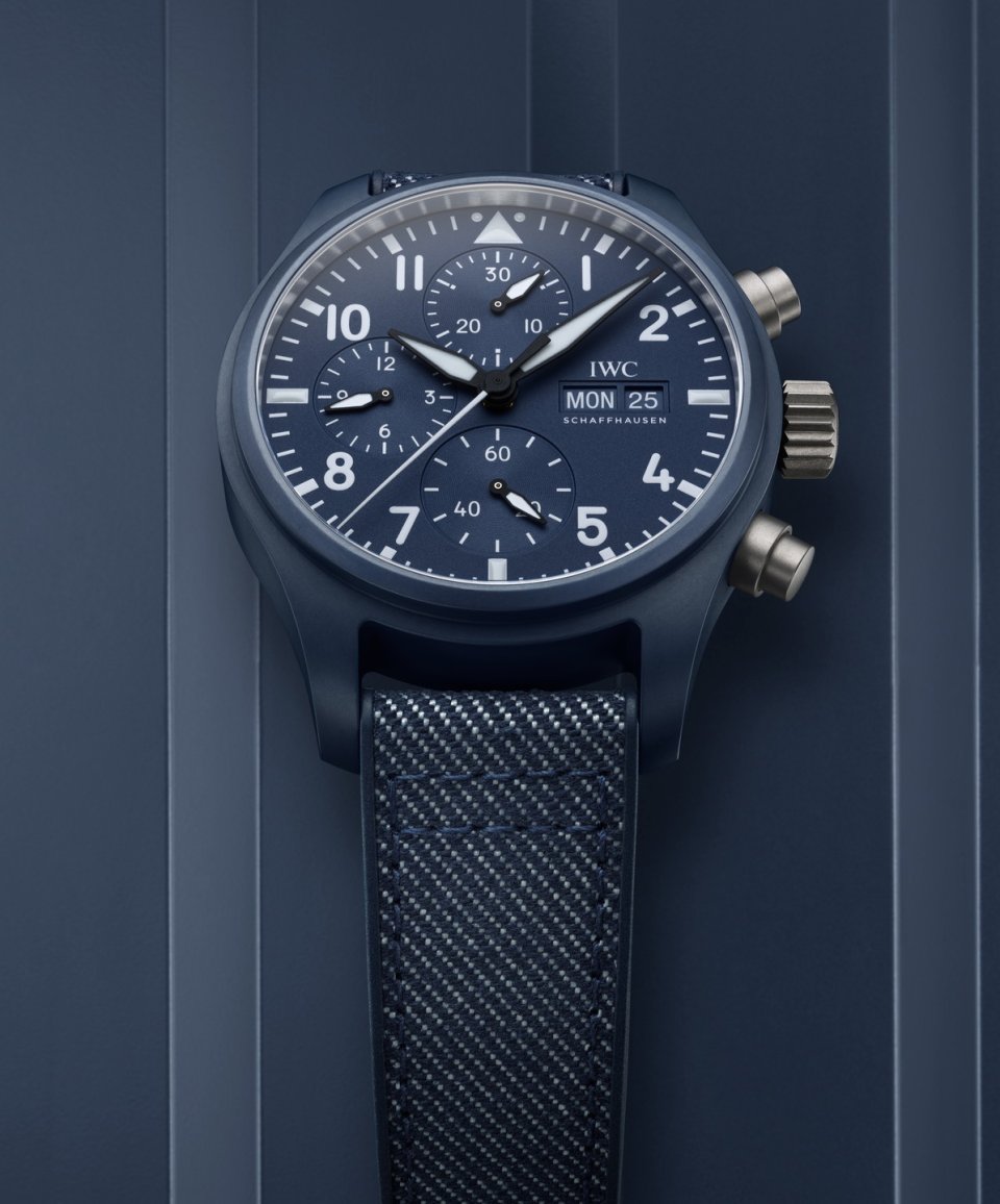 IWCシャフハウゼンが初のセラミック製の 41mm径パイロットクロノ