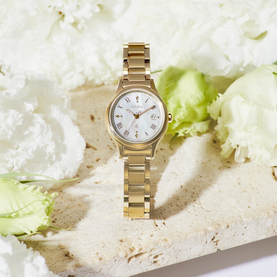 シチズンクロスシー』hikariコレクションから、白蝶貝文字板の新作