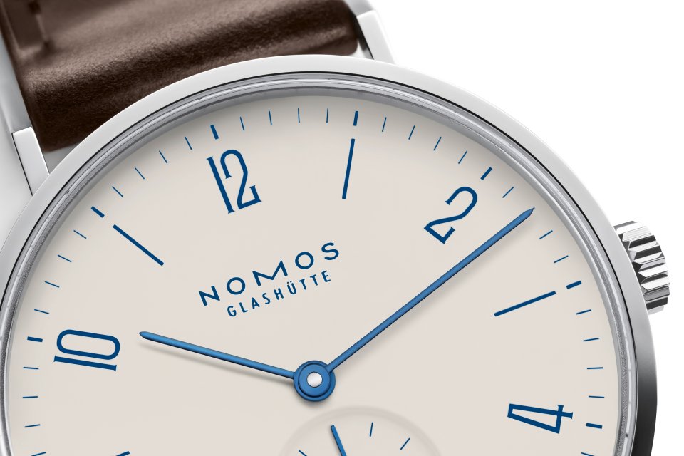 ノモス グラスヒュッテから 浮世絵ブルーが美しい 日本限定