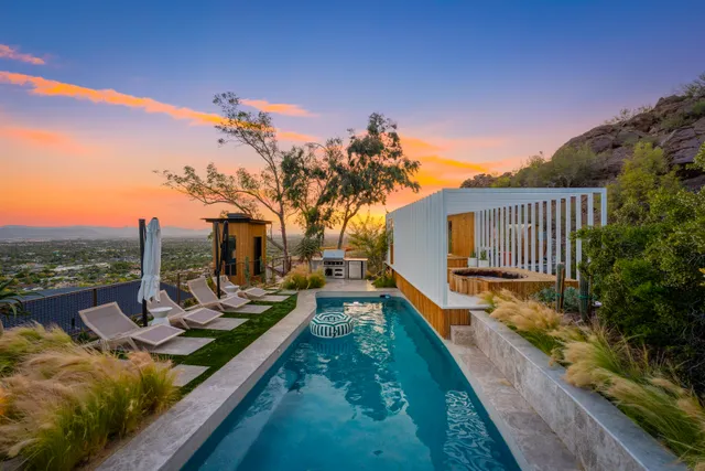 Wander Camelback Mountain – 4 Bedroom Vacation Rental in Phoenix