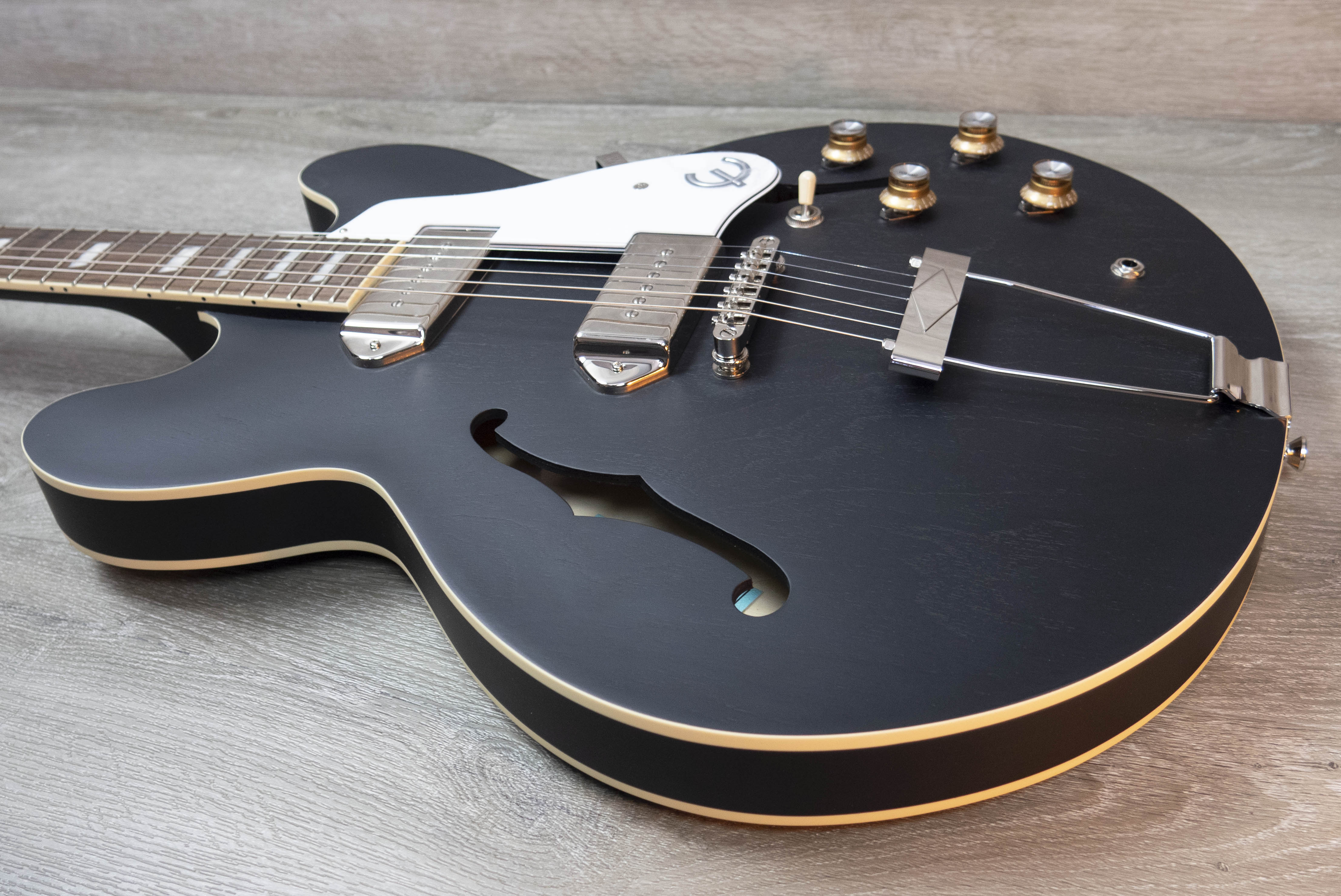 Epiphone Casino, Worn Ebony – A Strings