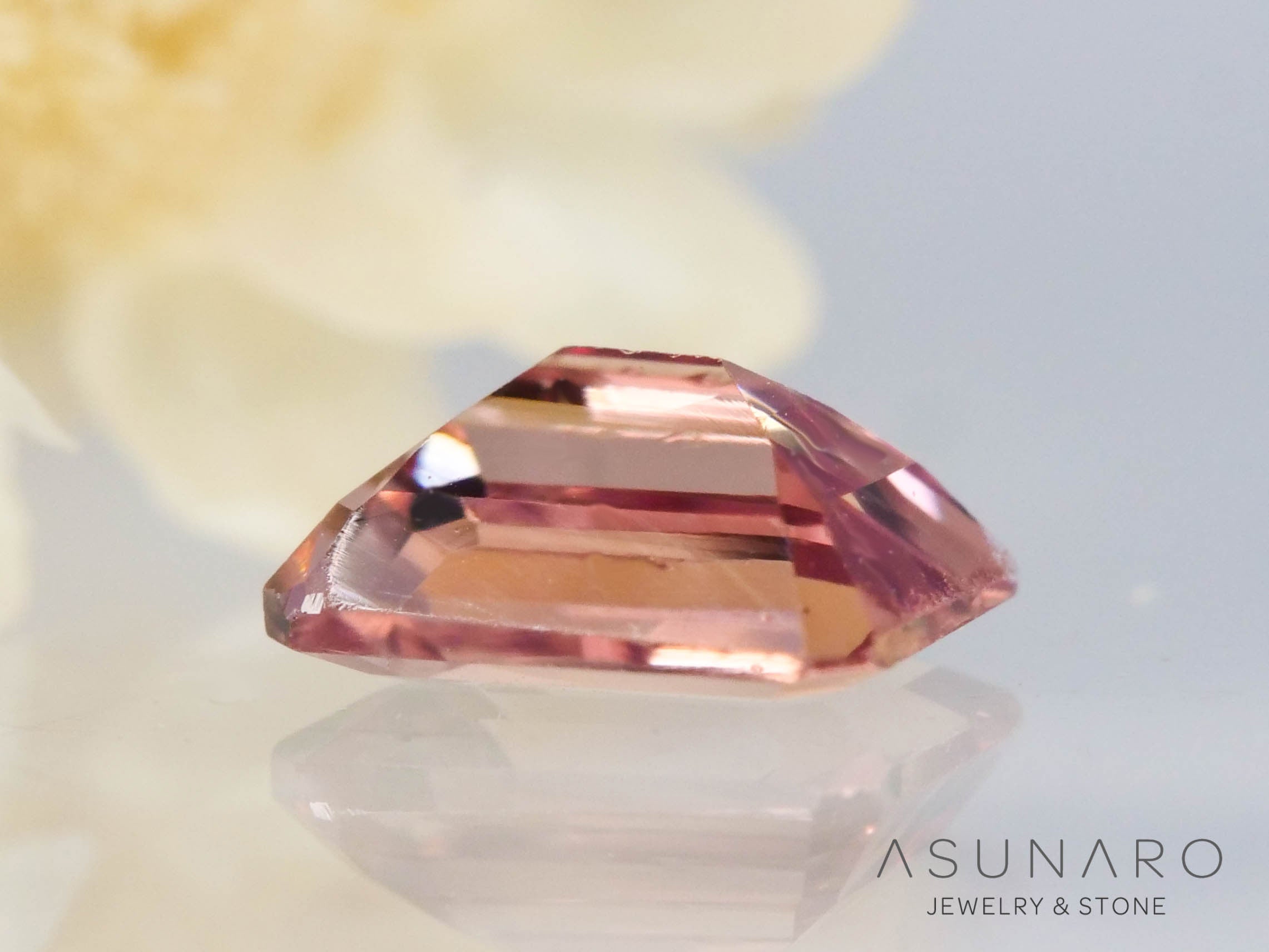 パパラチアサファイア エメラルドカット スリランカ産 ソ付き 0.25ct