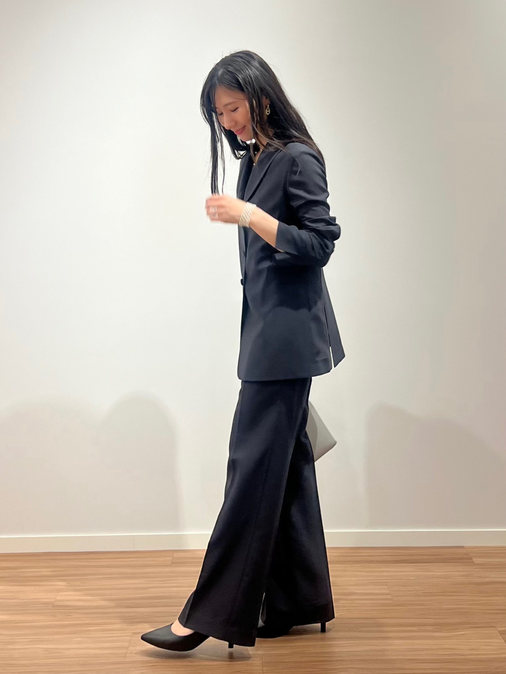 パール付きブラウスパンツセットアップ（長袖）、フェイクレザー2WAY